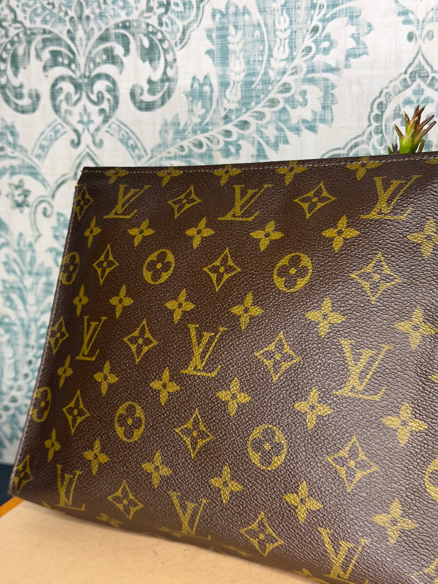 Louis Vuitton Toiletry 26