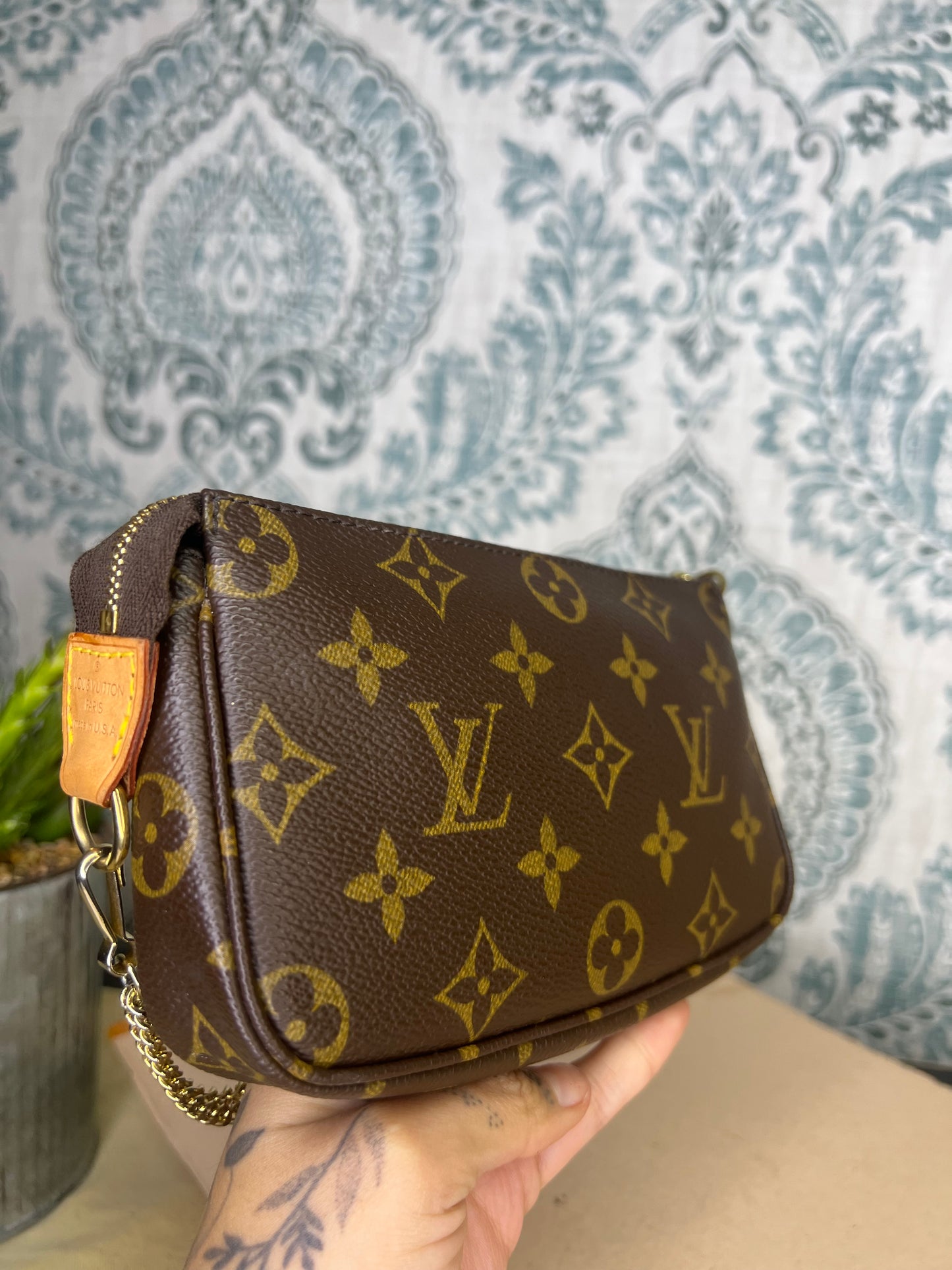 Louis Vuitton Bucket Pochette