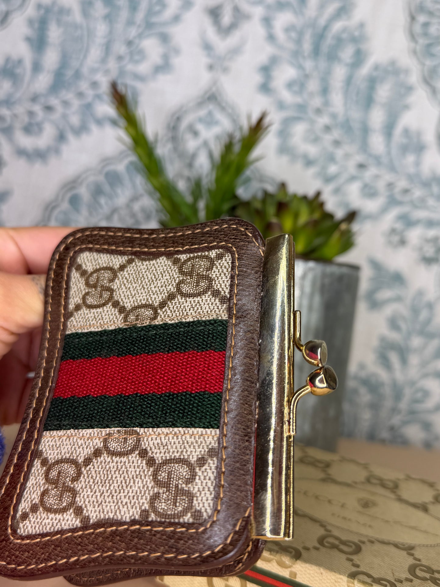 Gucci Vintage Sherry Line Kiss Lock Coin Purse