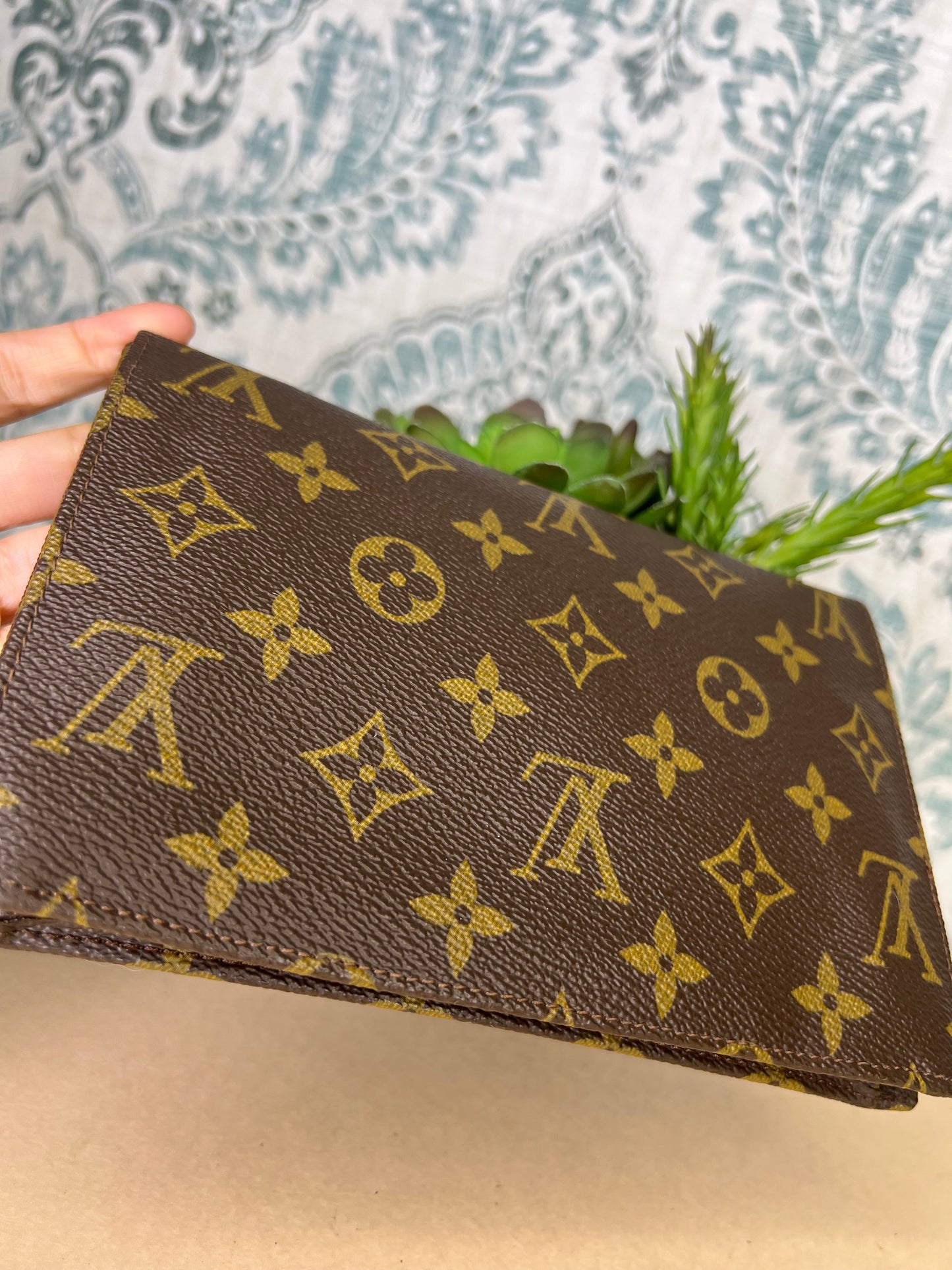 Louis Vuitton Rabat 20 Clutch