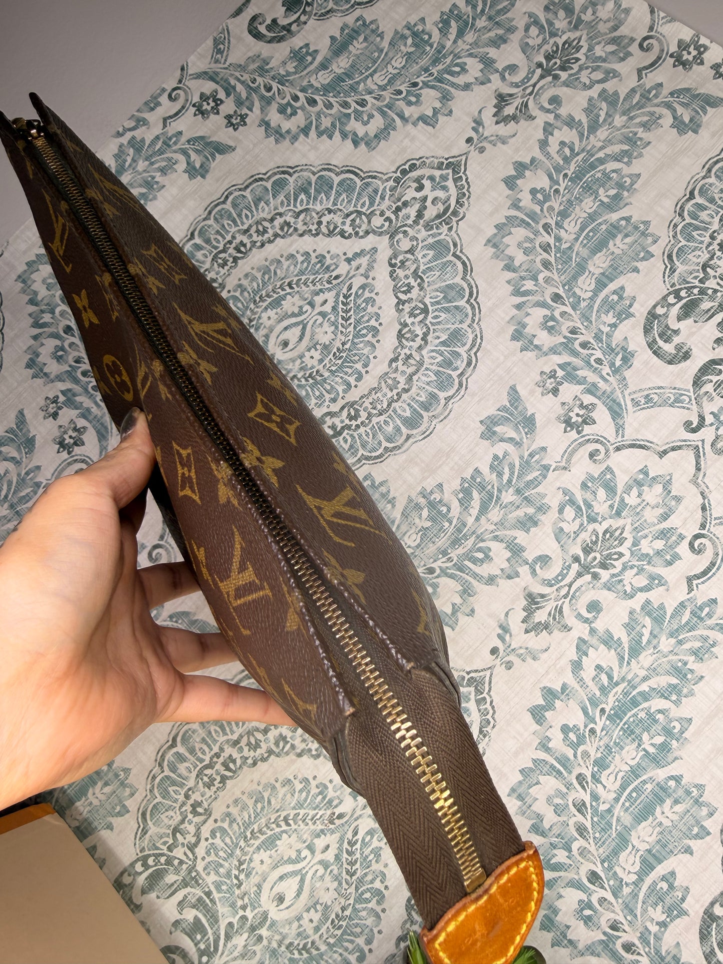 Louis Vuitton Toiletry 26