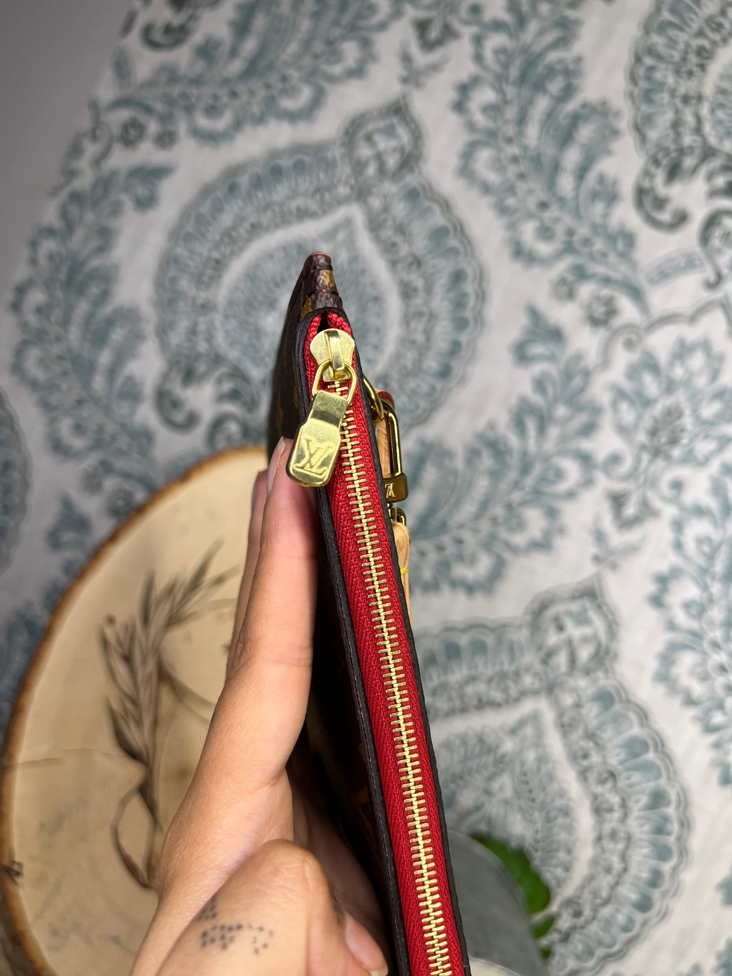 Neverfull Pouch Cherry Red