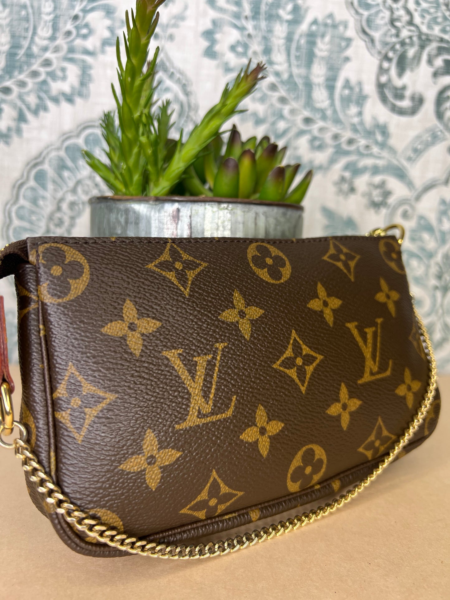 Louis Vuitton Monogram Bucket Pochette