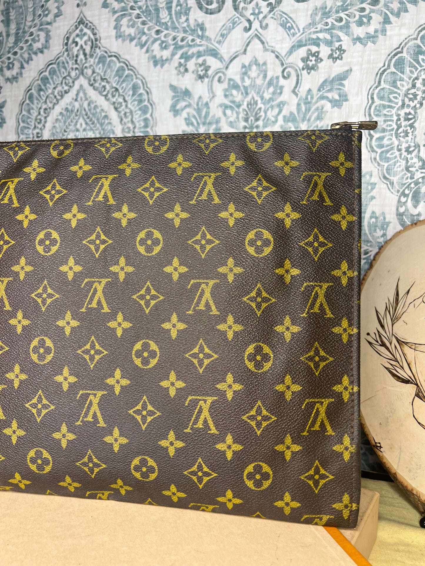 Louis Vuitton Poche Documents