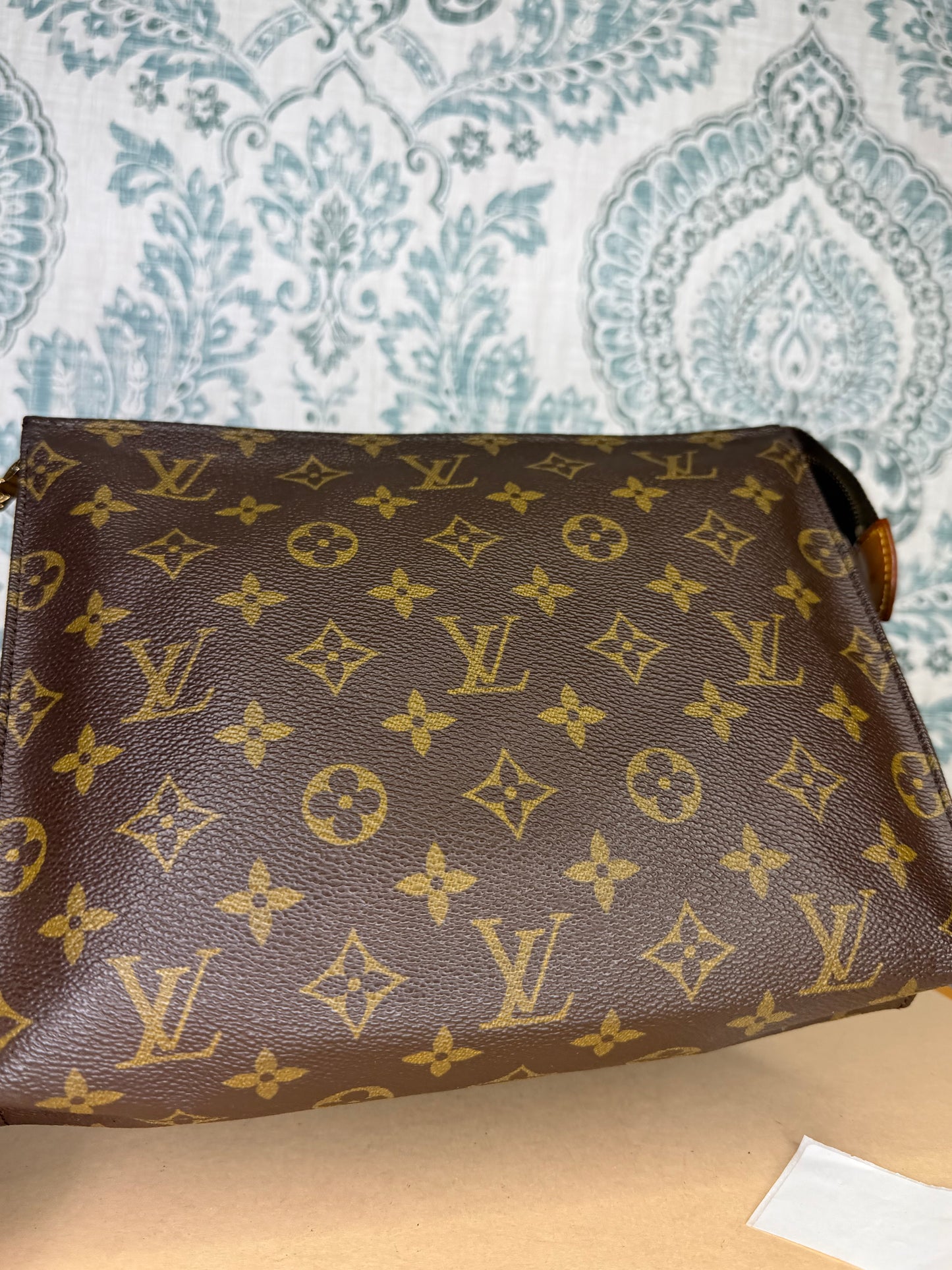 Louis Vuitton Toiletry 26