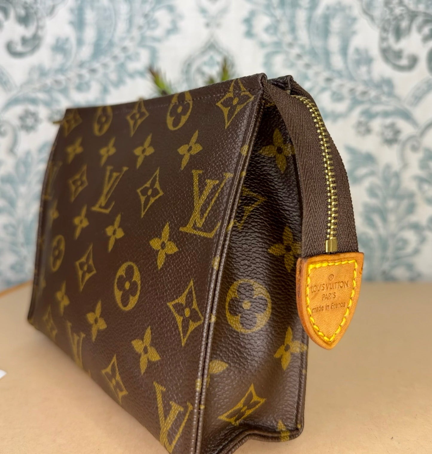 Louis Vuitton Toiletry 19