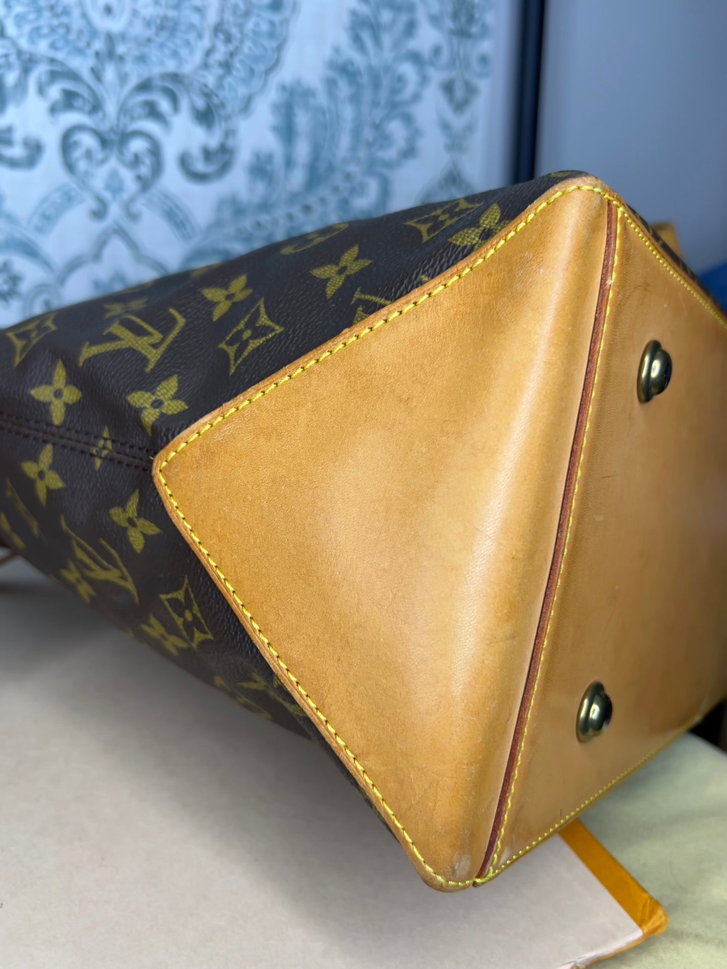 Louis Vuitton Cabas Mezzo