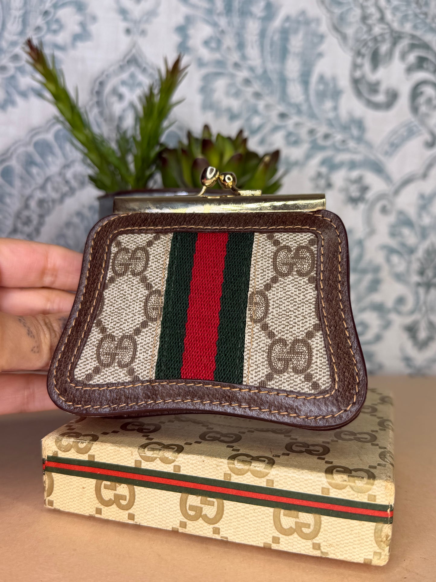 Gucci Vintage Sherry Line Kiss Lock Coin Purse