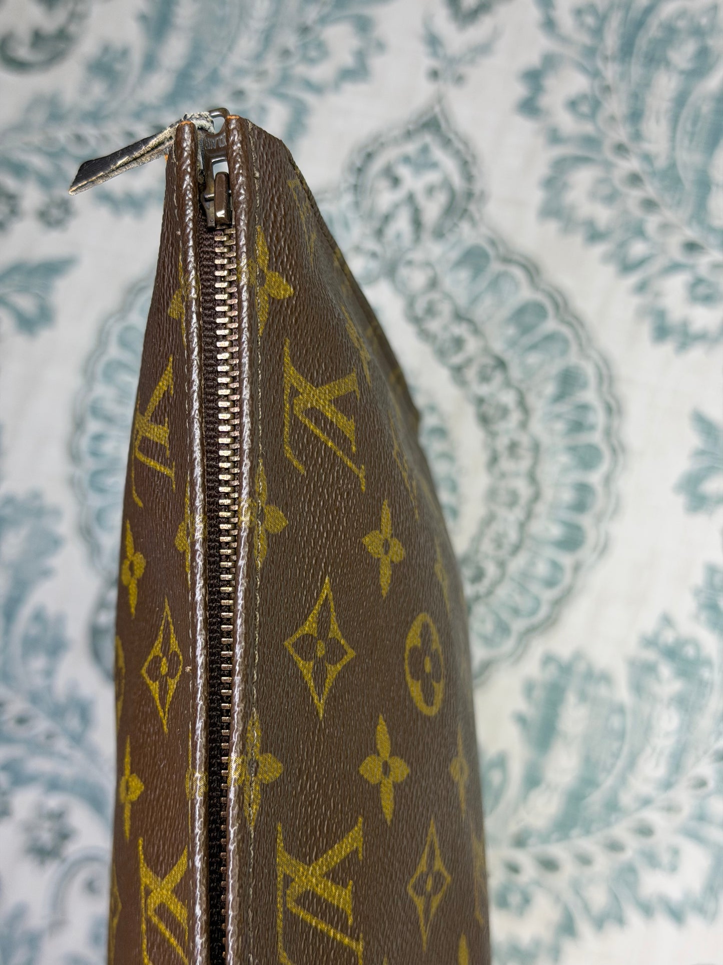 Louis Vuitton Toiletry 26