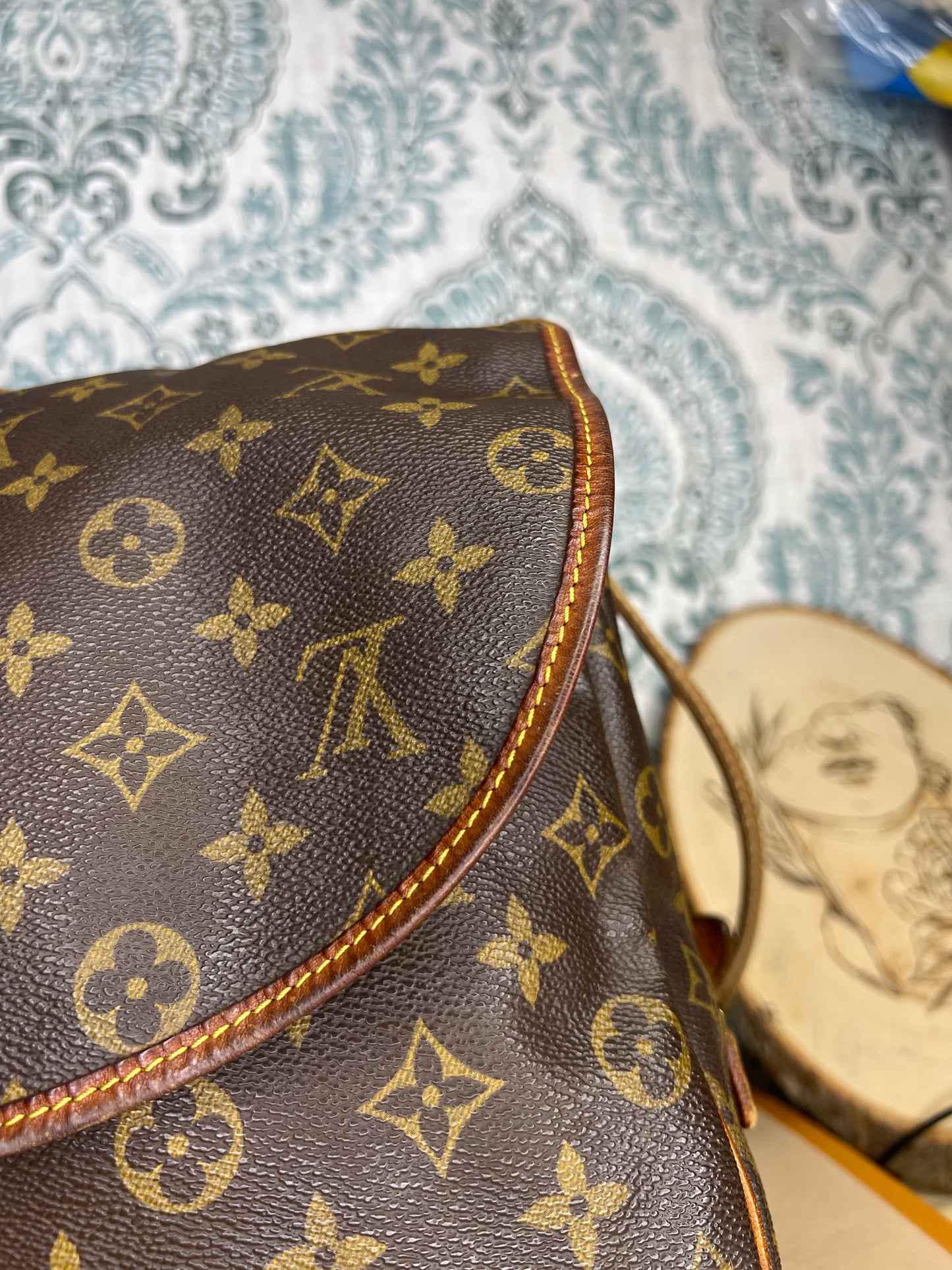 Louis Vuitton Saumur 35