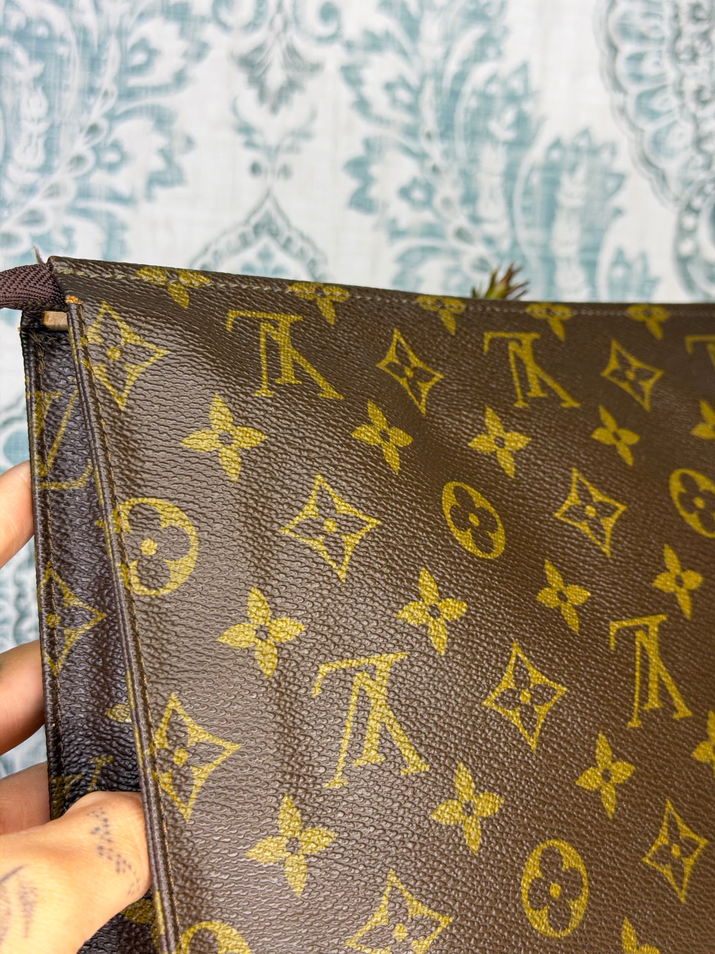 Louis Vuitton Toiletry 26