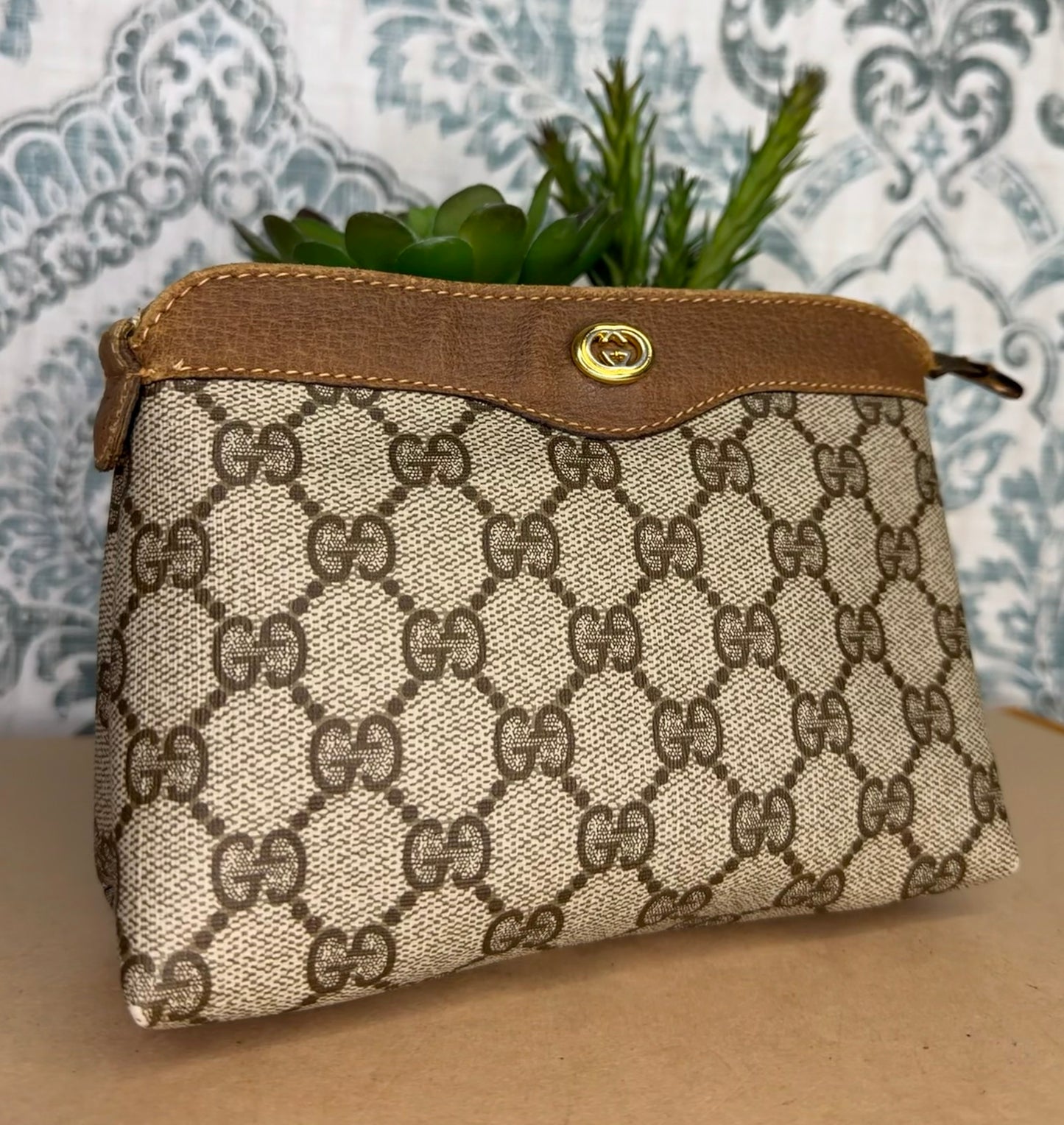 Gucci Supreme Brown Vintage Zipped Pouch