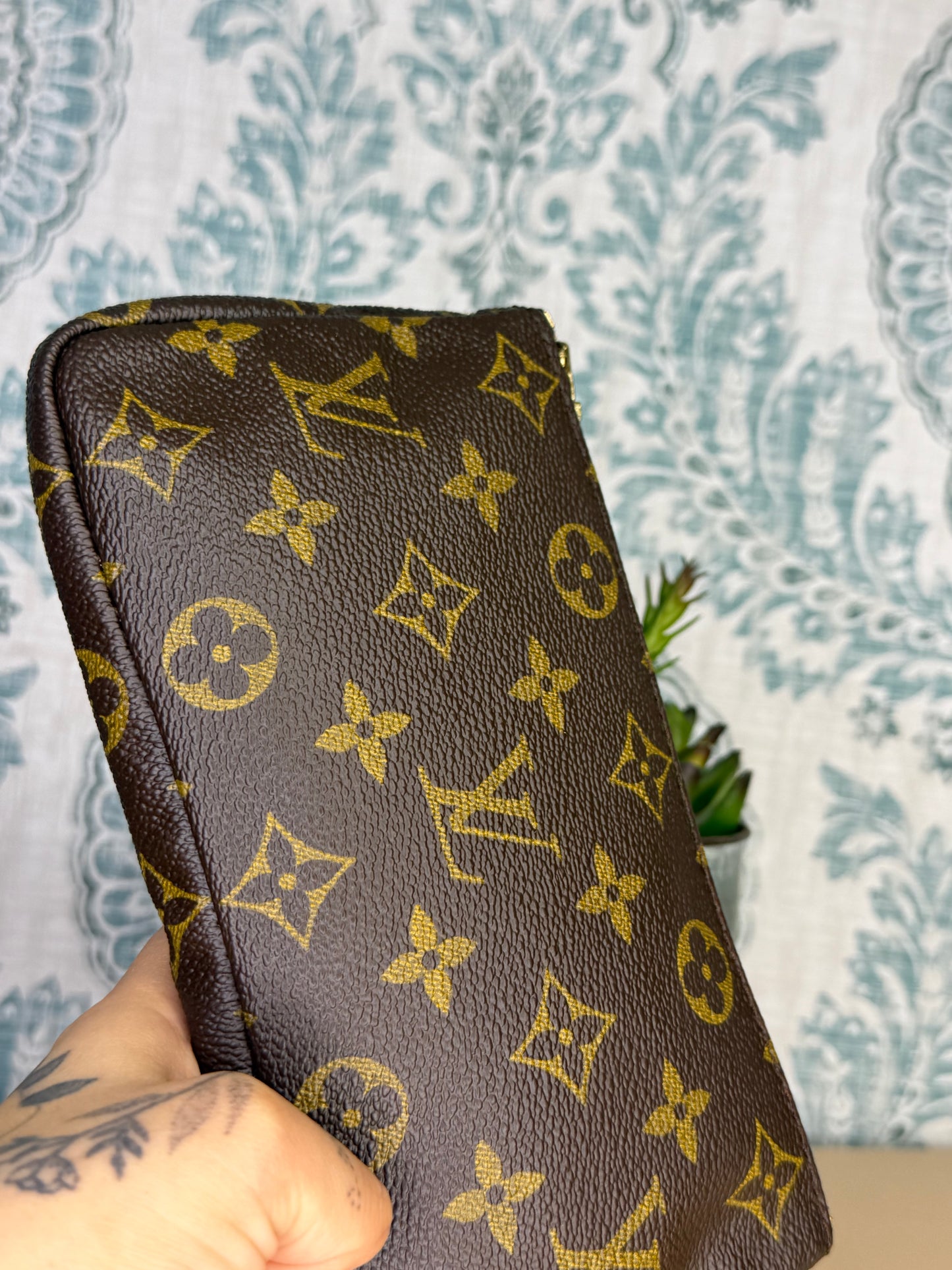 Louis Vuitton Sac Shopping Pouch