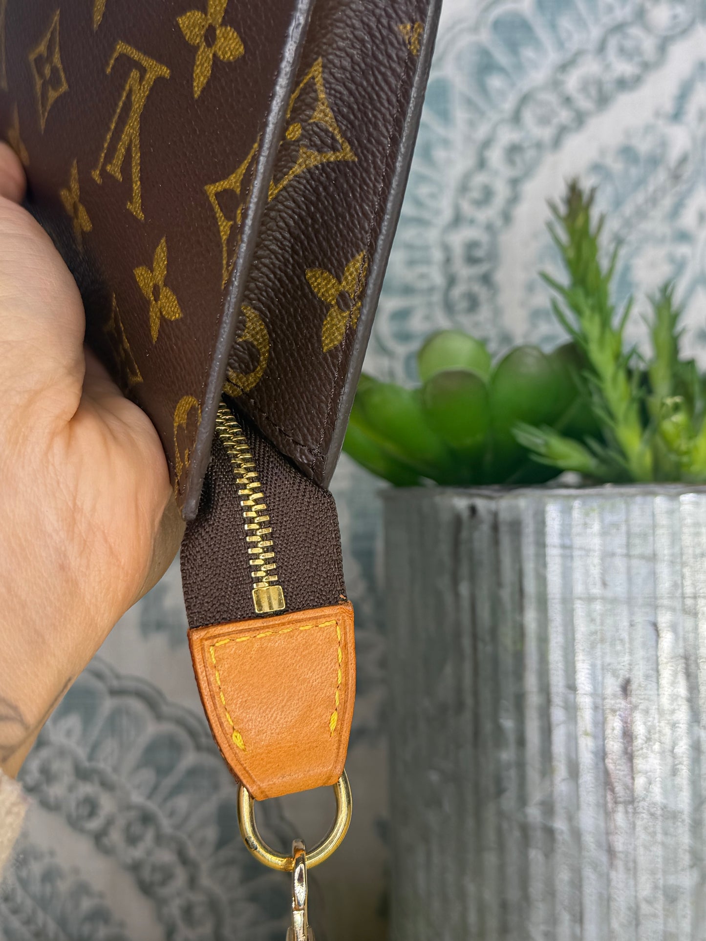 Louis Vuitton Bucket PM Pochette