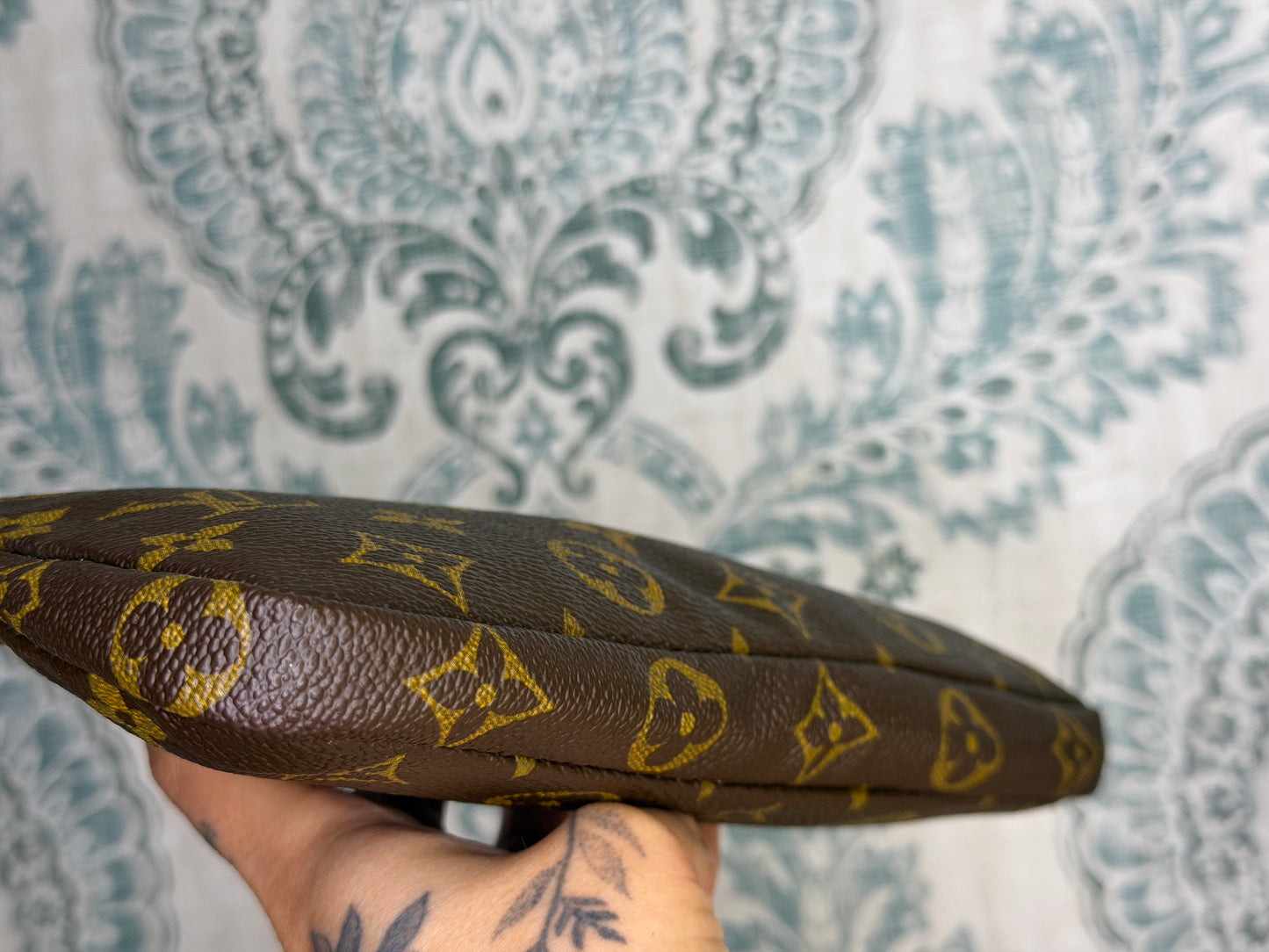 Louis Vuitton Sac Shopping Pouch