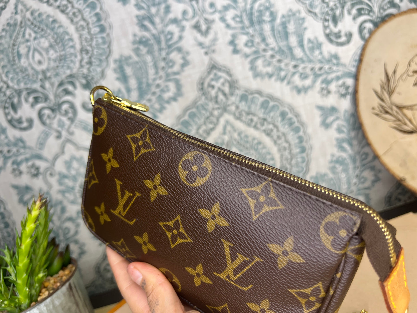 Louis Vuitton Bucket Pochette