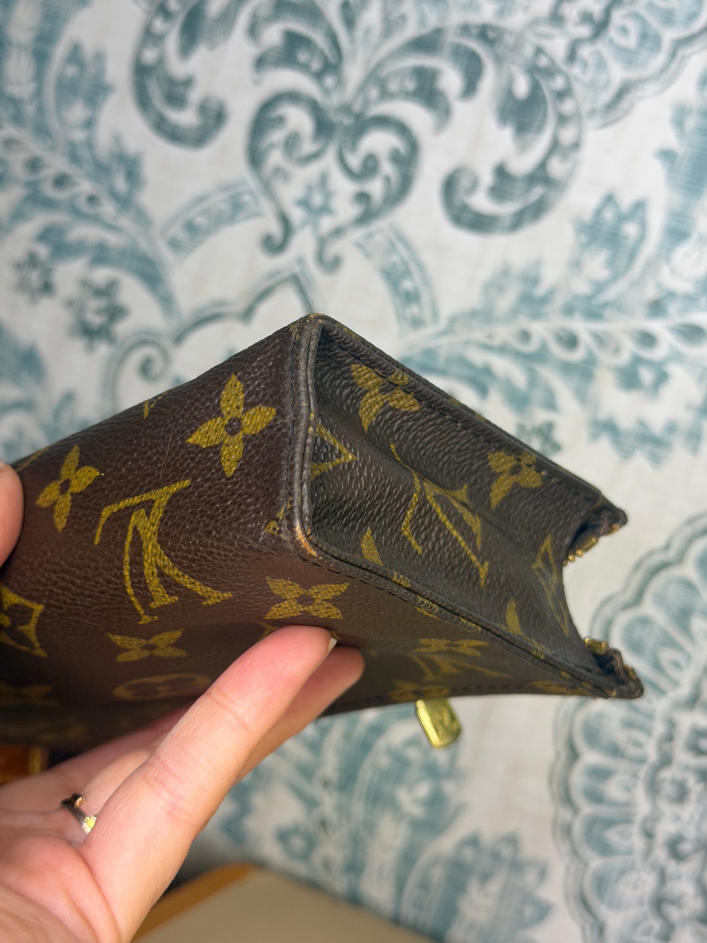 Louis Vuitton Toiletry 15