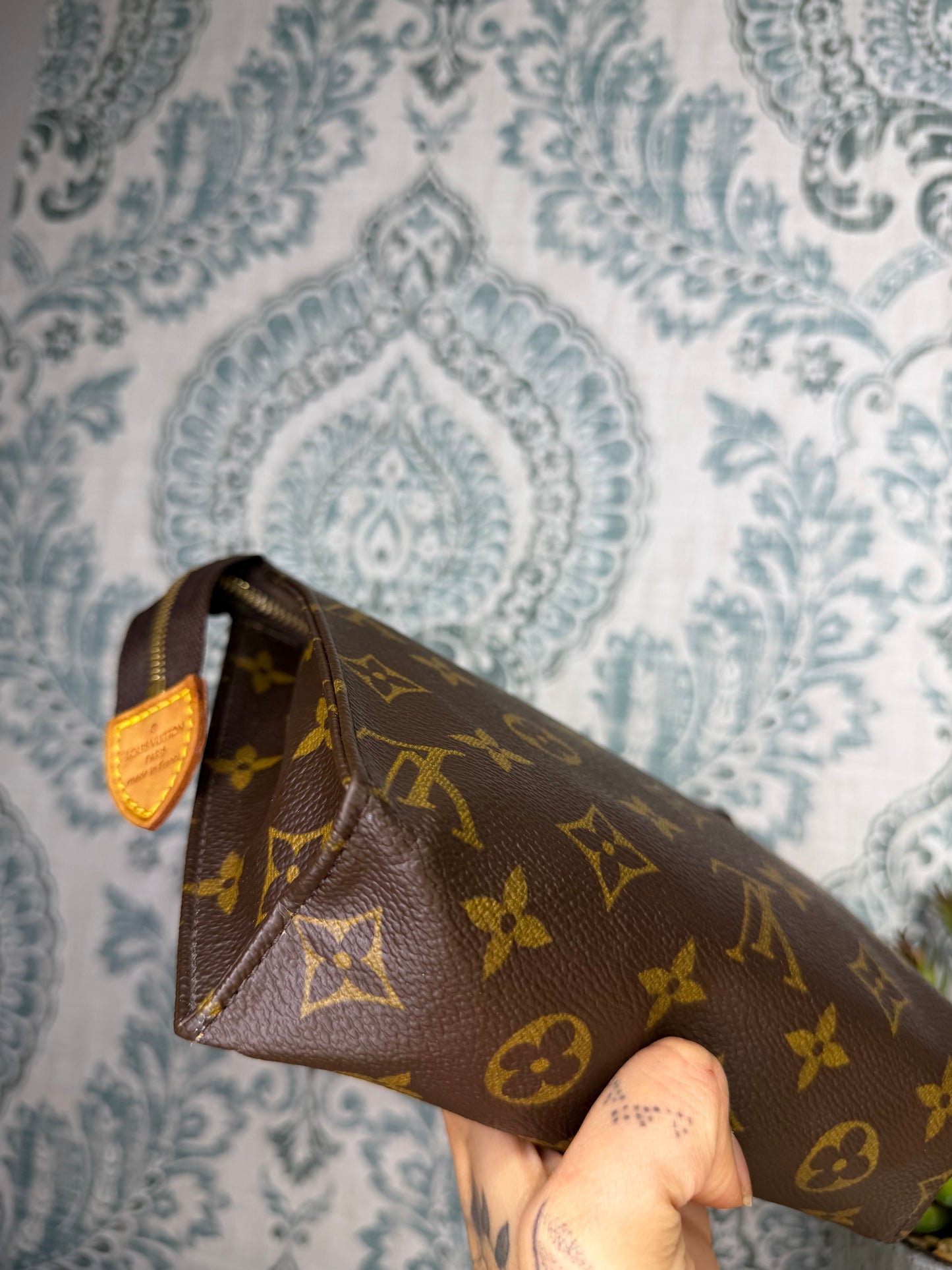 Louis Vuitton Toiletry 19