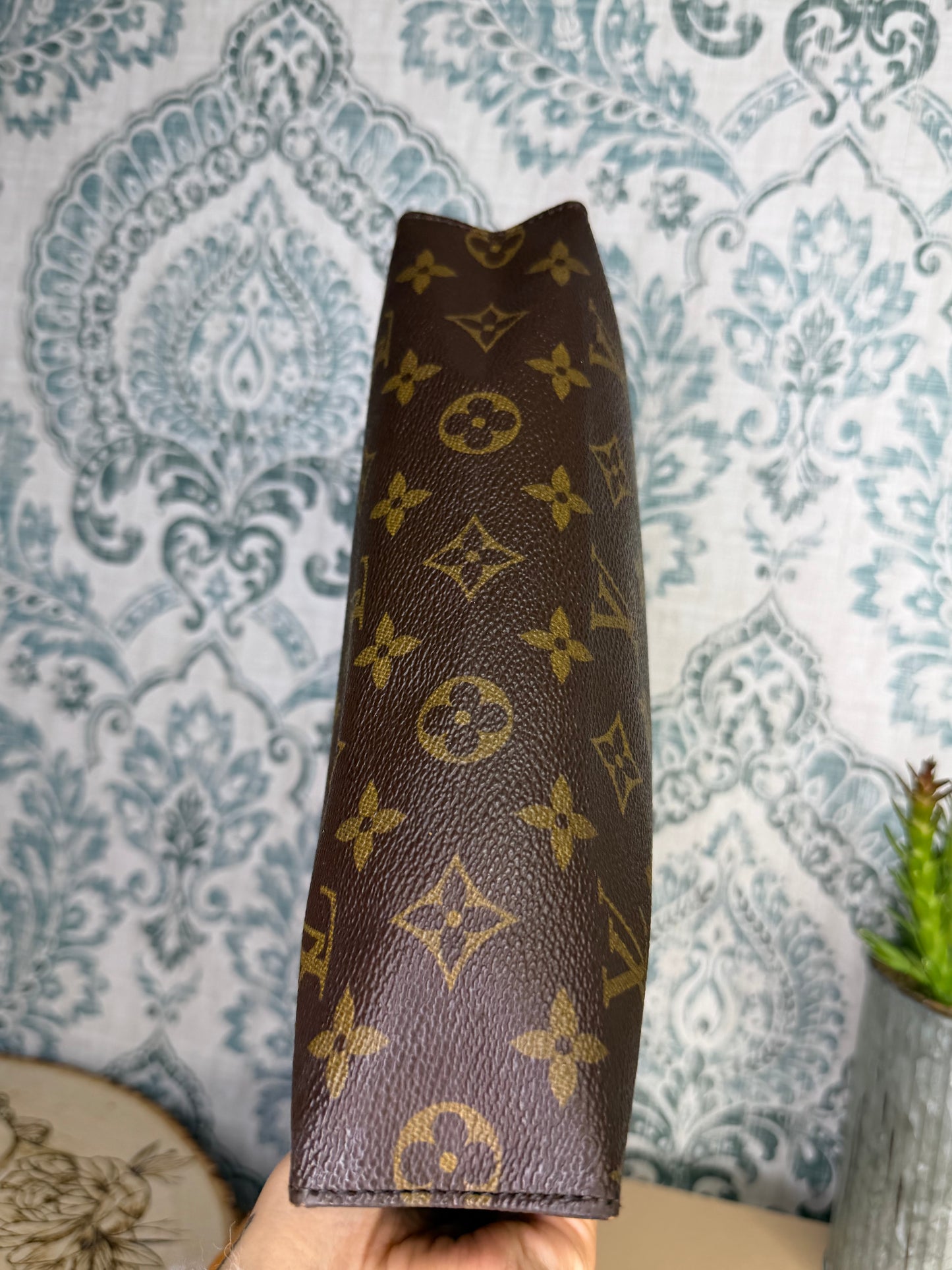 Louis Vuitton Toiletry 26