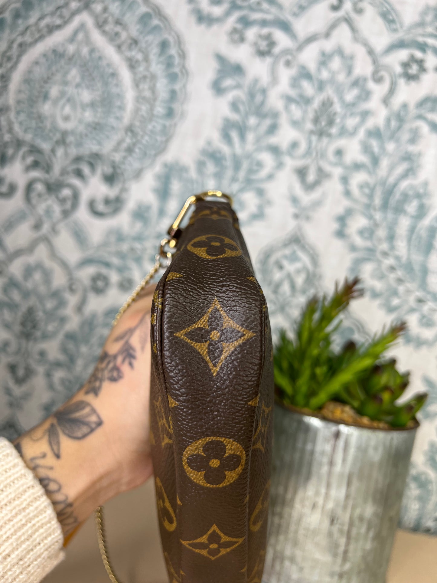 Louis Vuitton Monogram Bucket Pochette
