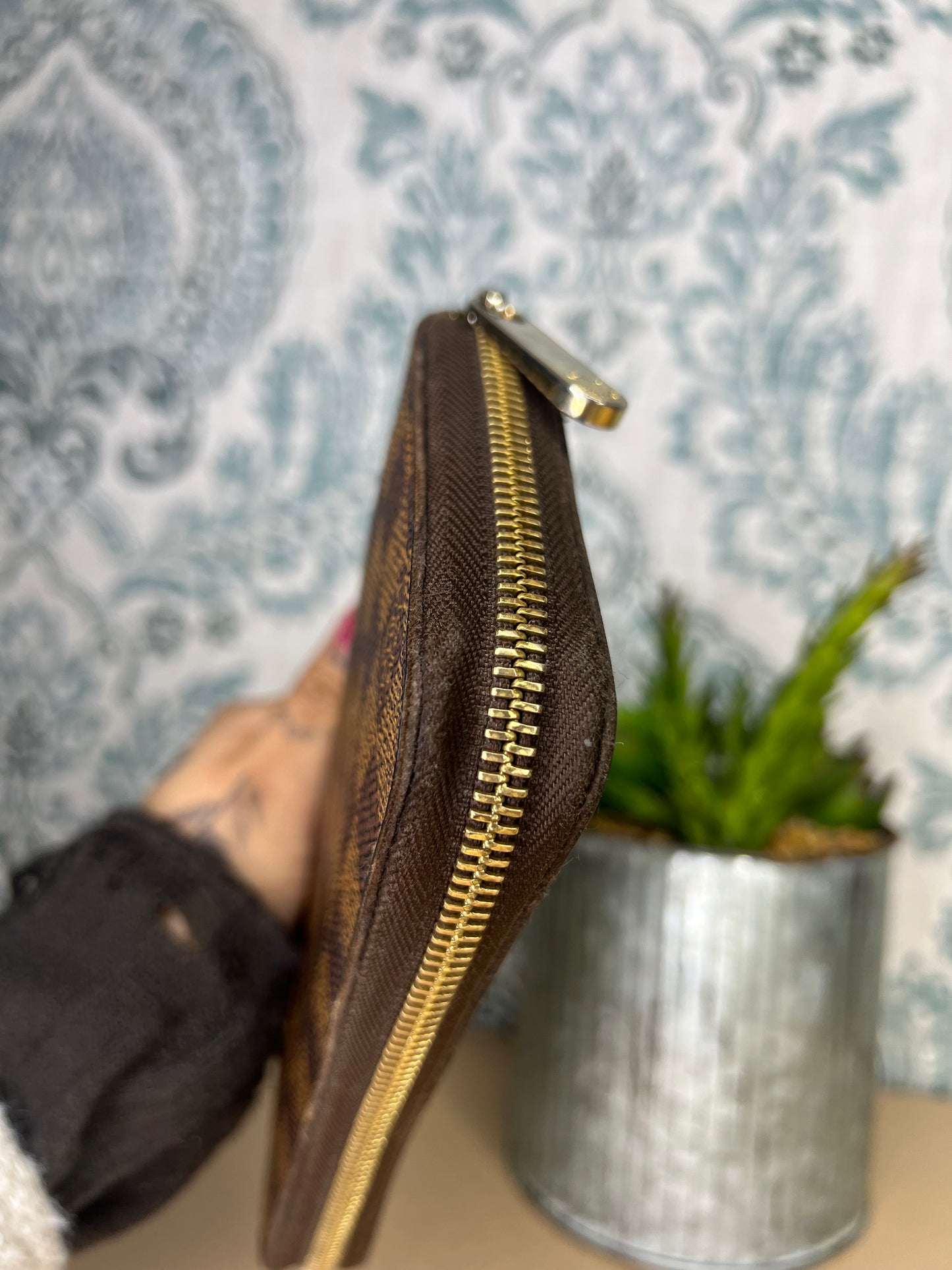 Louis Vuitton Damier Ebene Zippy Wallet