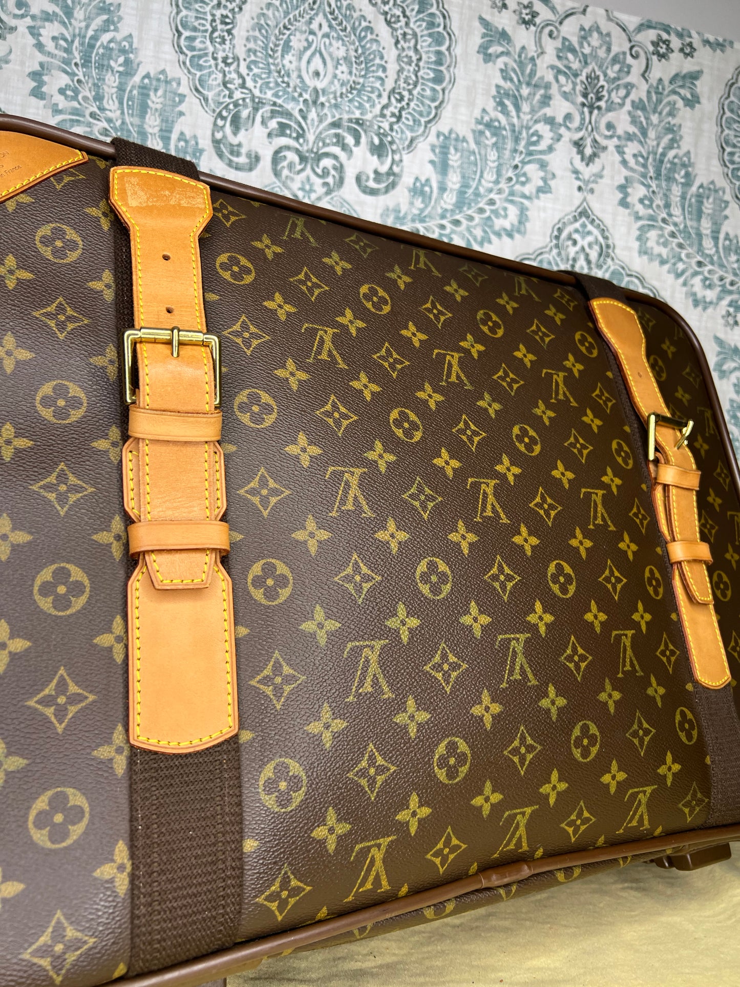 Satellite 53 Suit Case