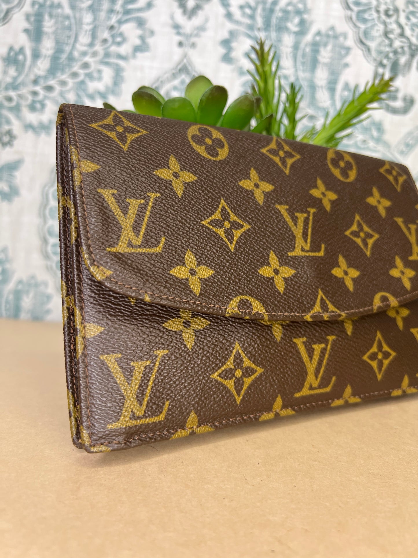 Louis Vuitton Rabat 20 Clutch