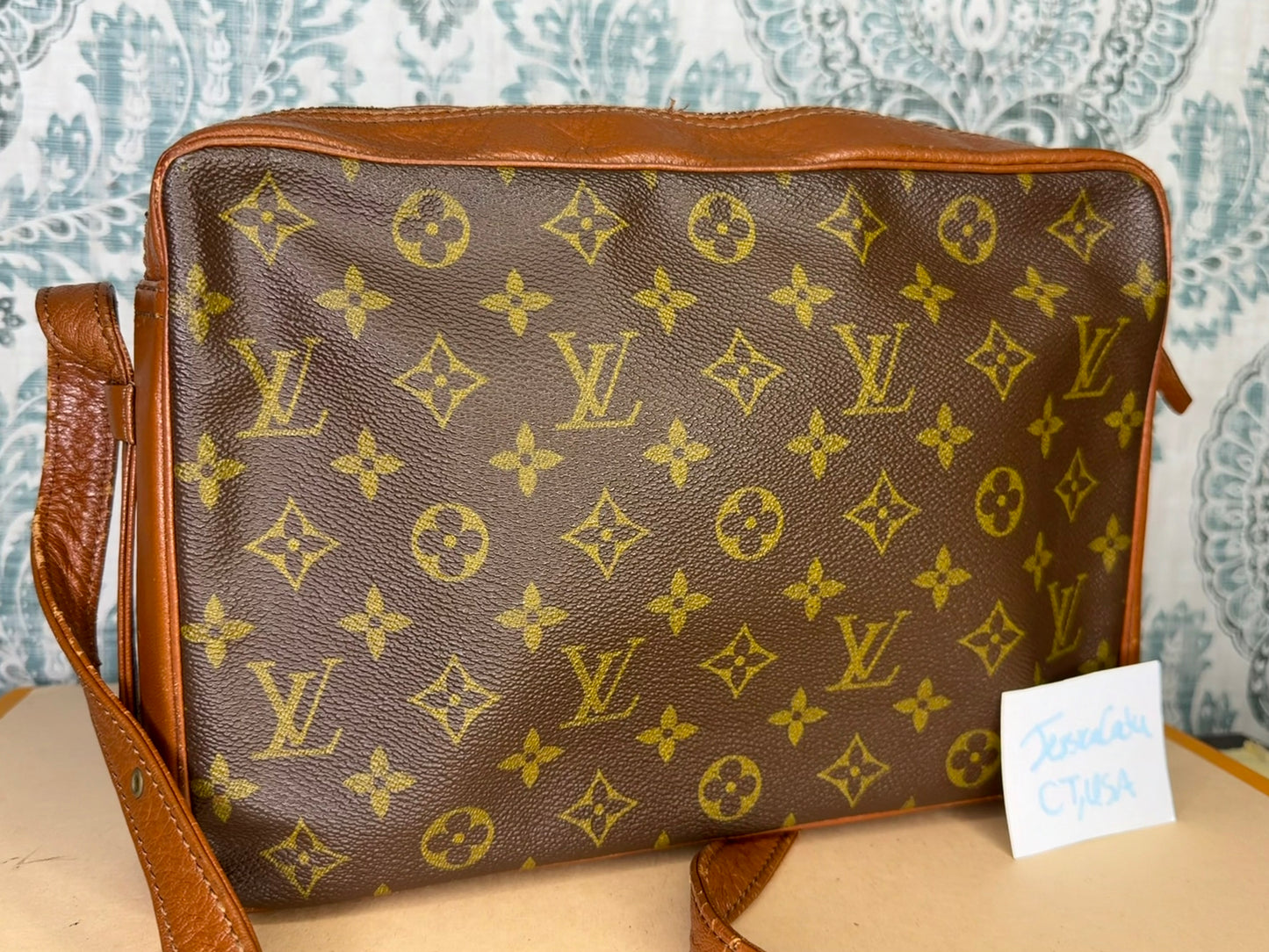 Louis Vuitton Sac Bandouliere 30 (needs new zipper)