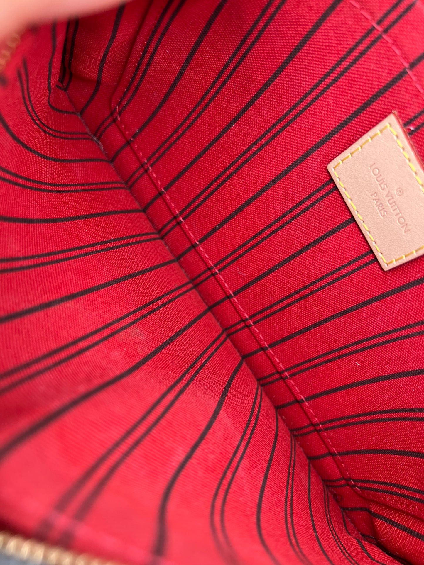 Neverfull Pouch Cherry Red