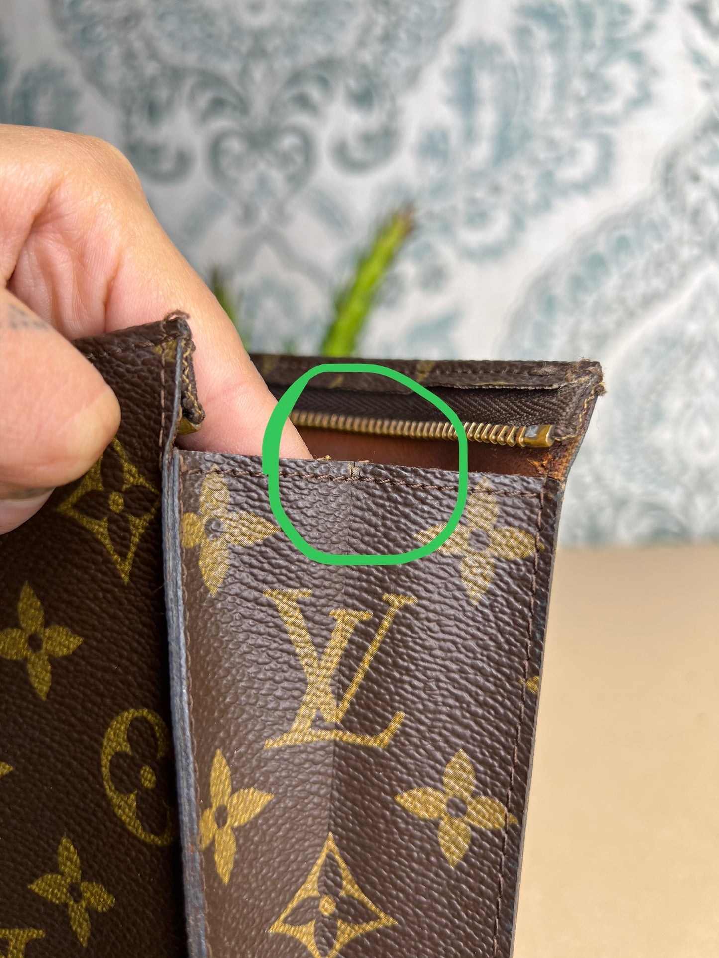 Louis Vuitton Toiletry 19