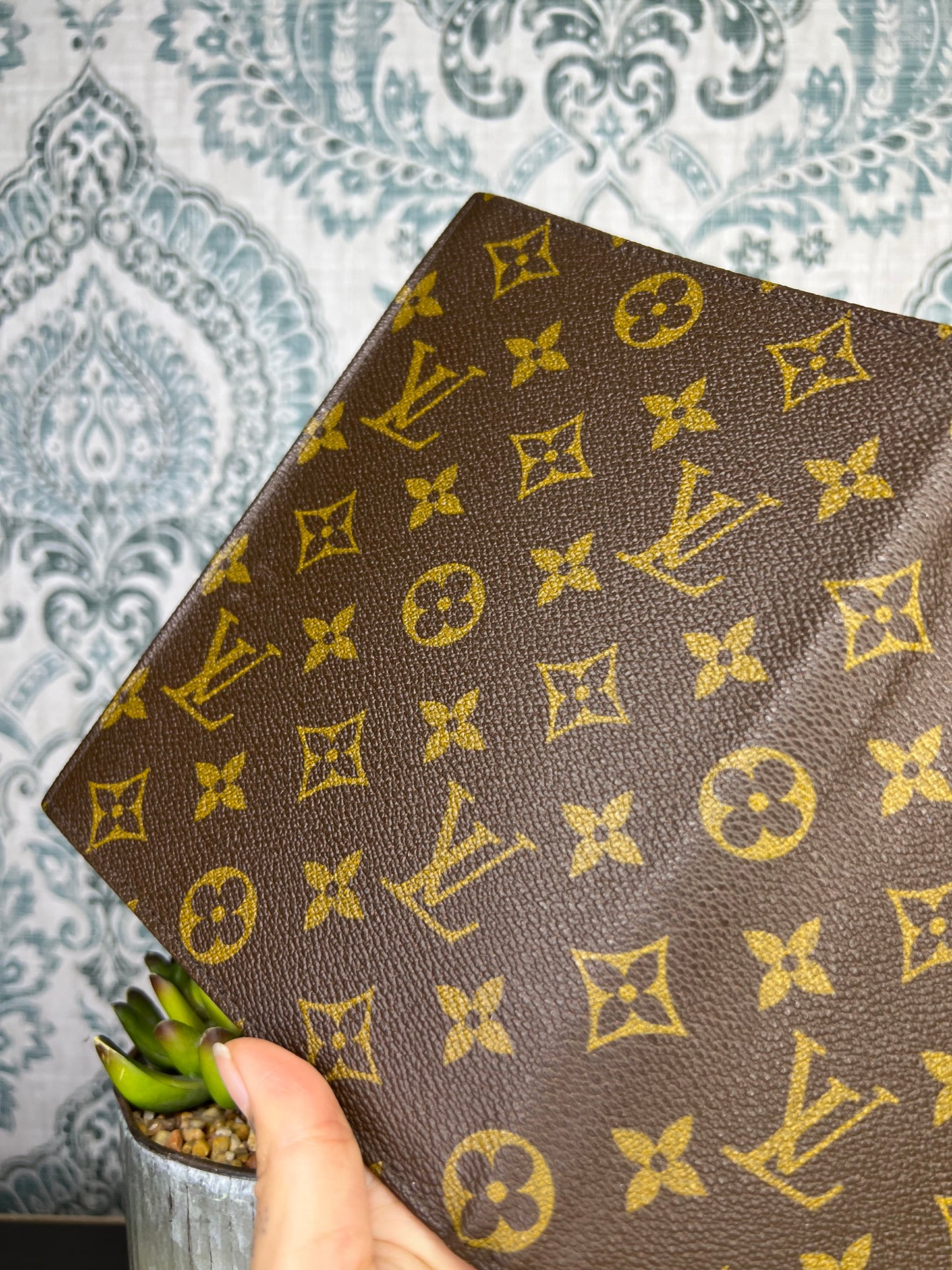 Louis Vuitton Saks Fifth Ave Agenda Cover