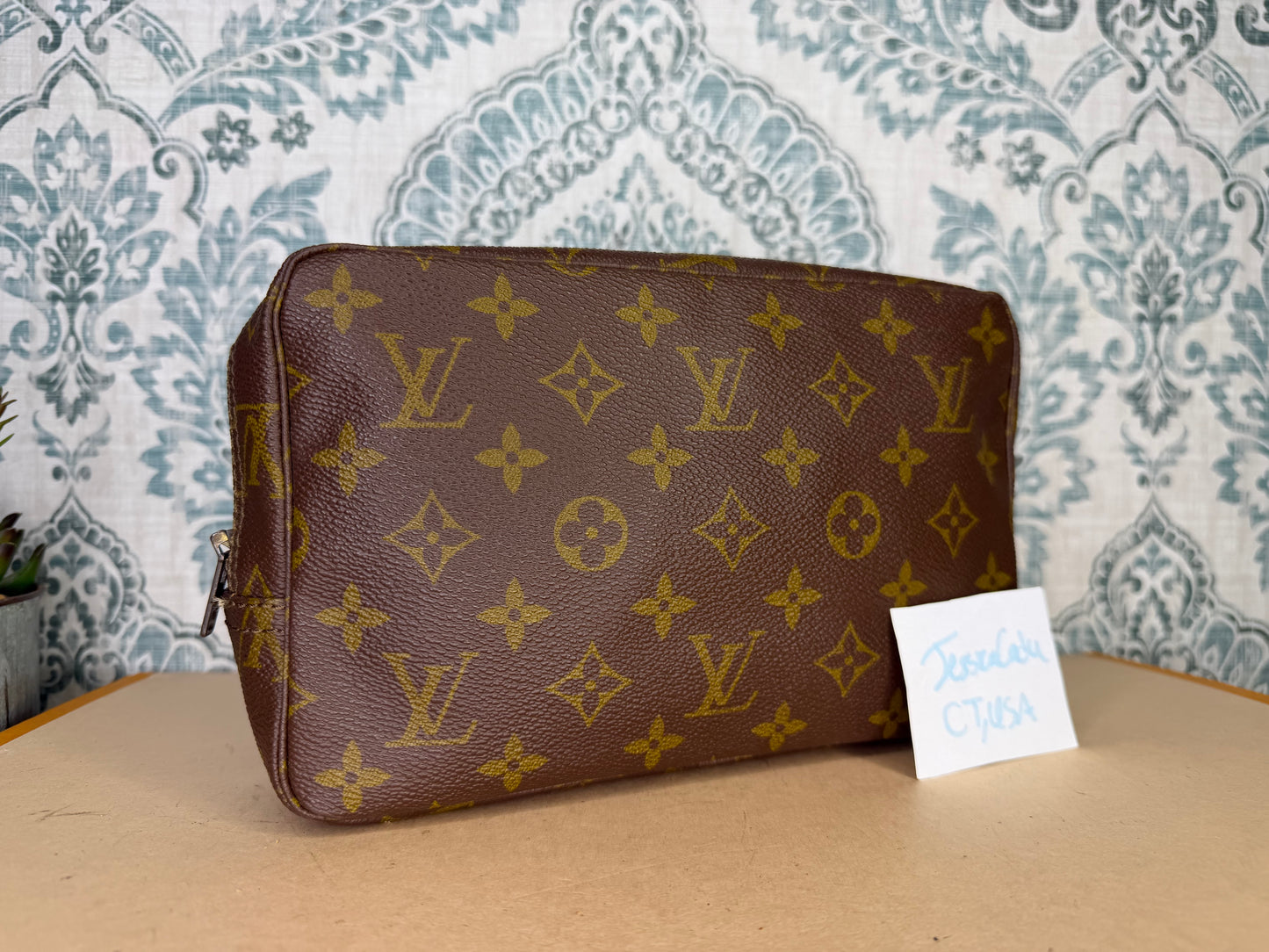 Louis Vuitton Trousse 23