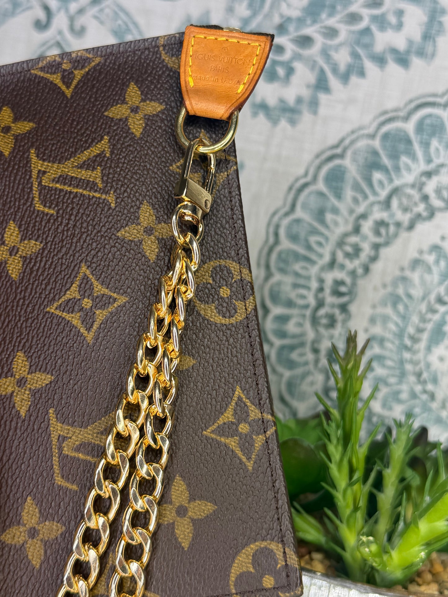Louis Vuitton Bucket PM Pochette