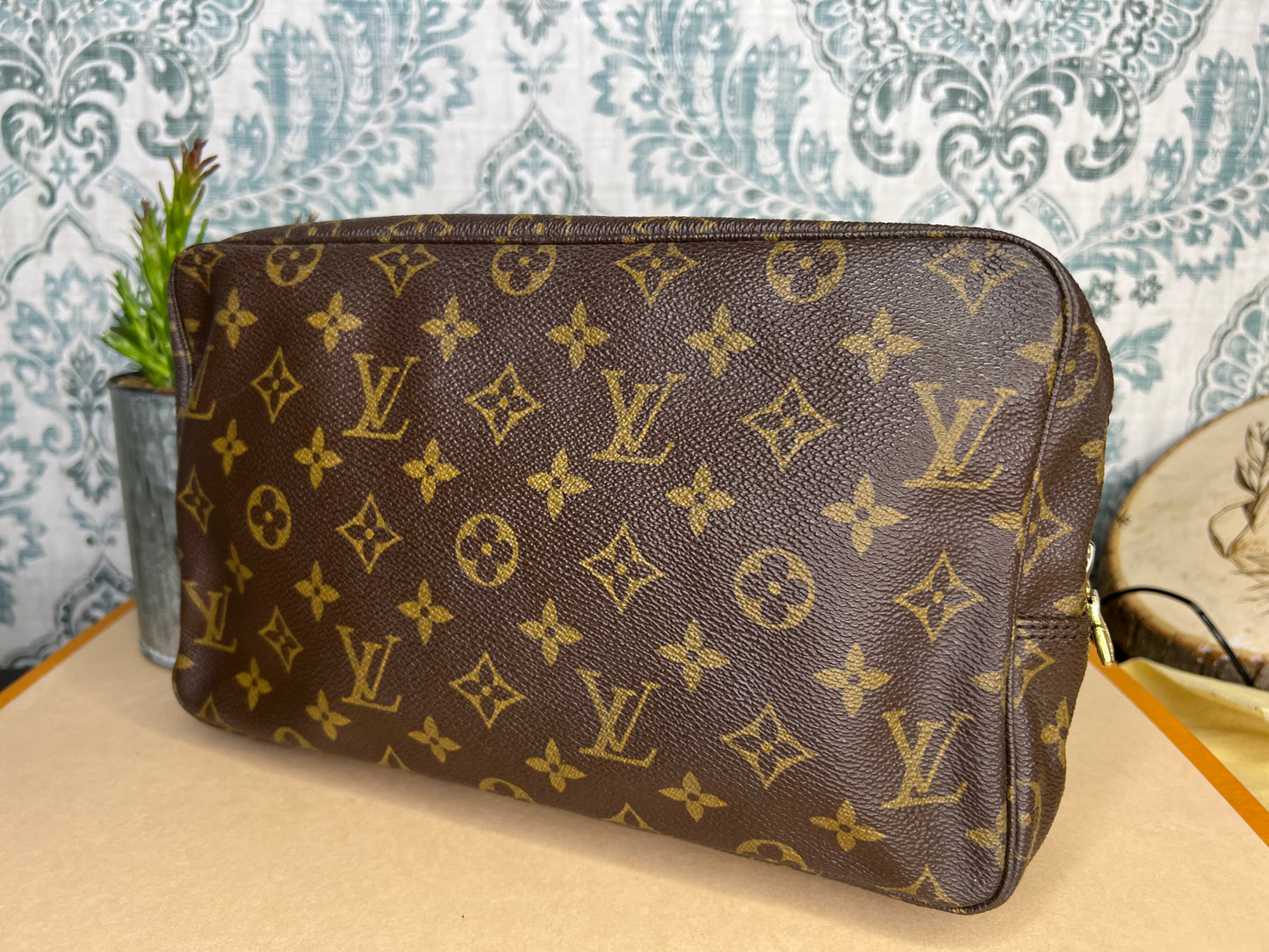 Louis Vuitton Trousse 28