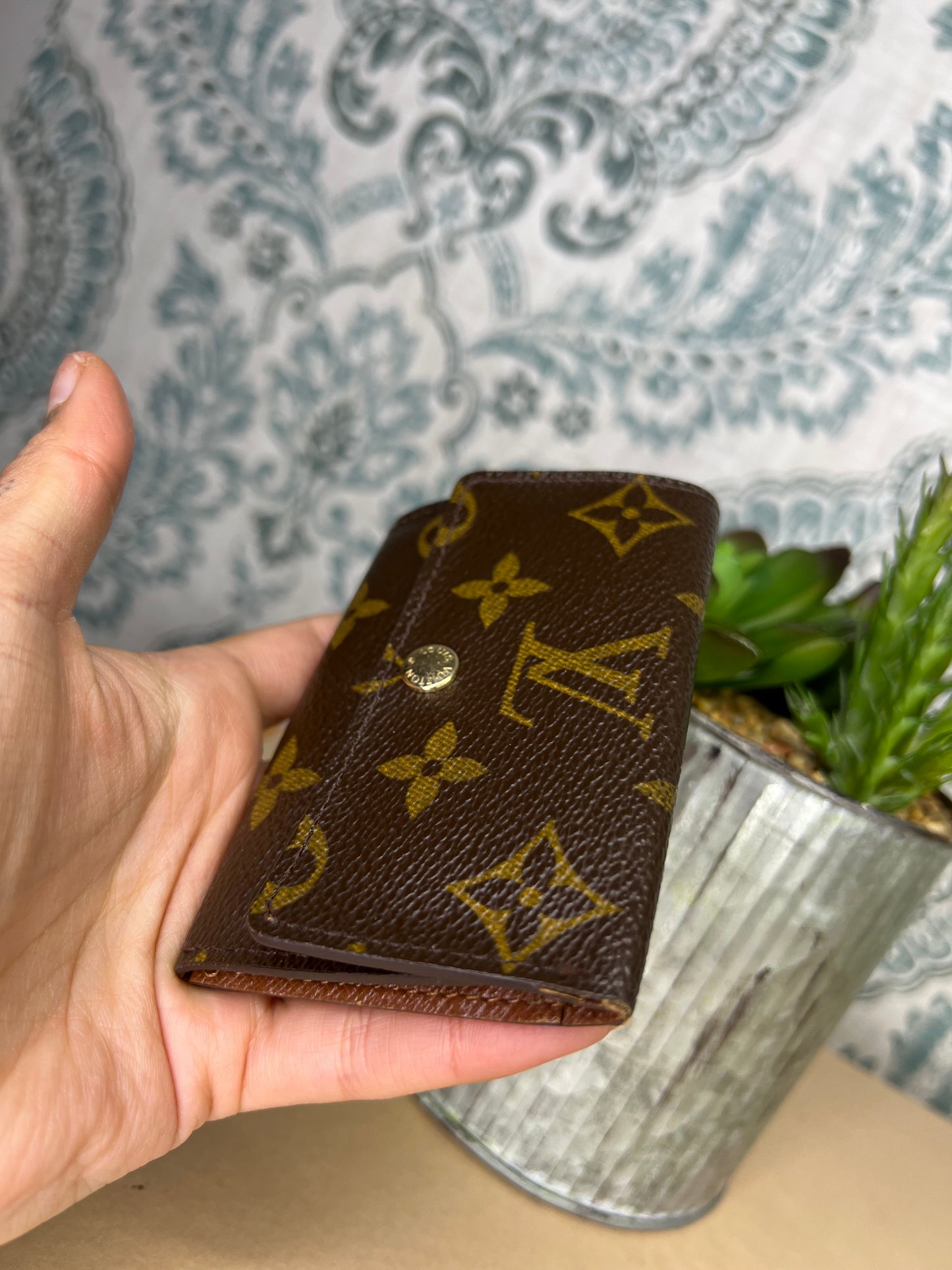 Louis Vuitton 6 Key Holder