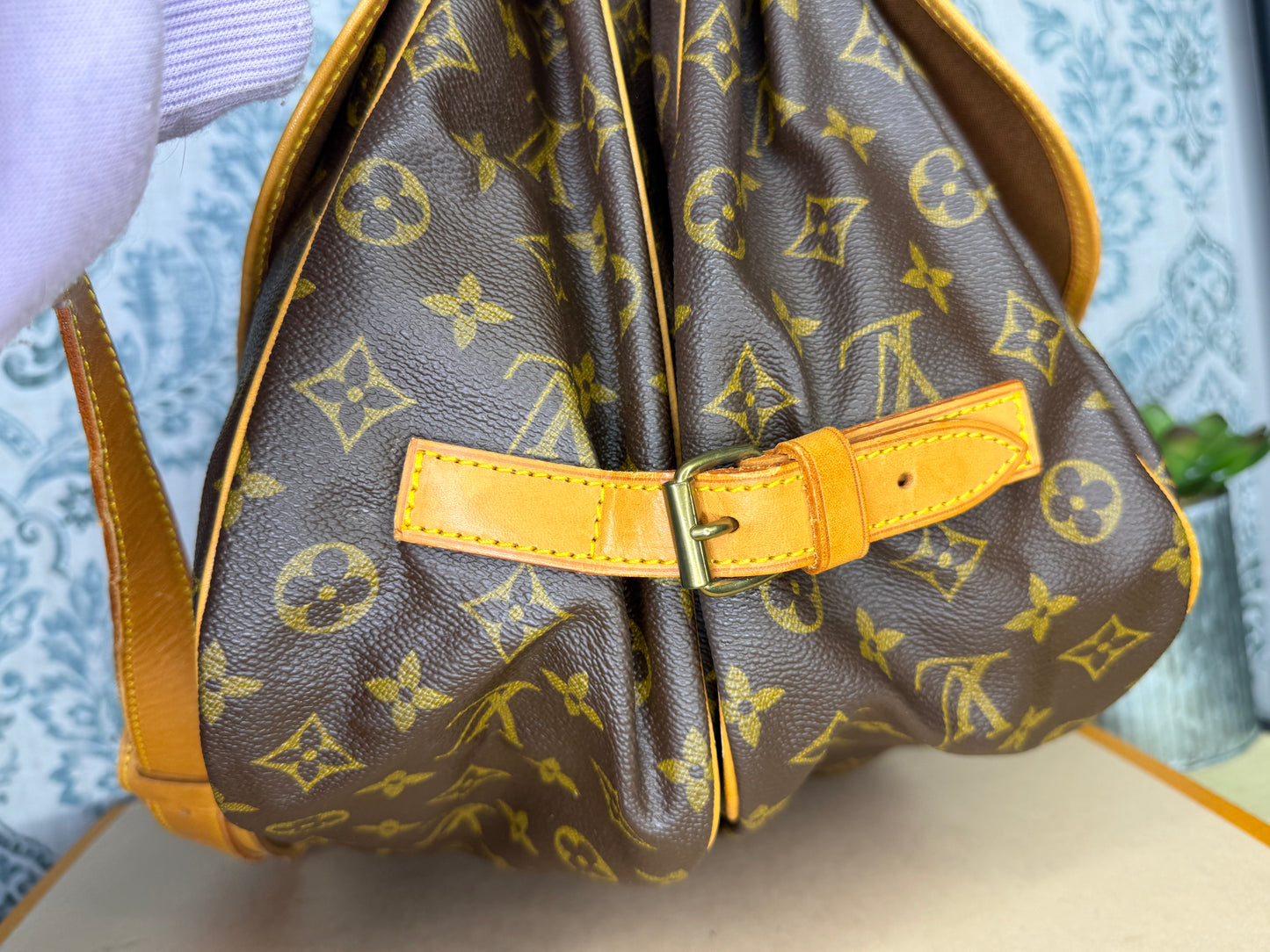 Louis Vuitton Saumur 35