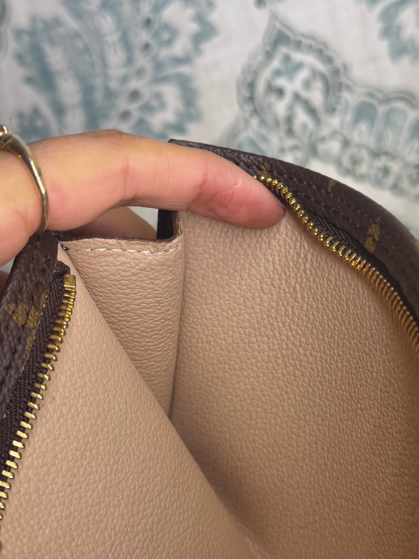 Louis Vuitton Bucket PM Pochette