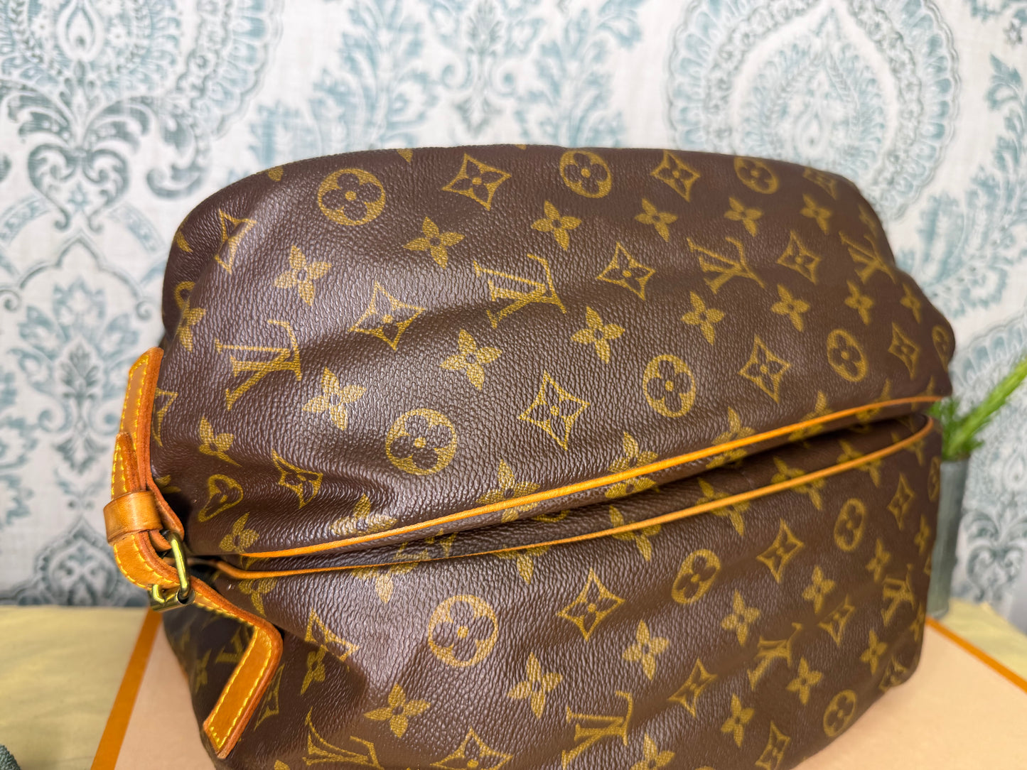 Louis Vuitton Saumur 35