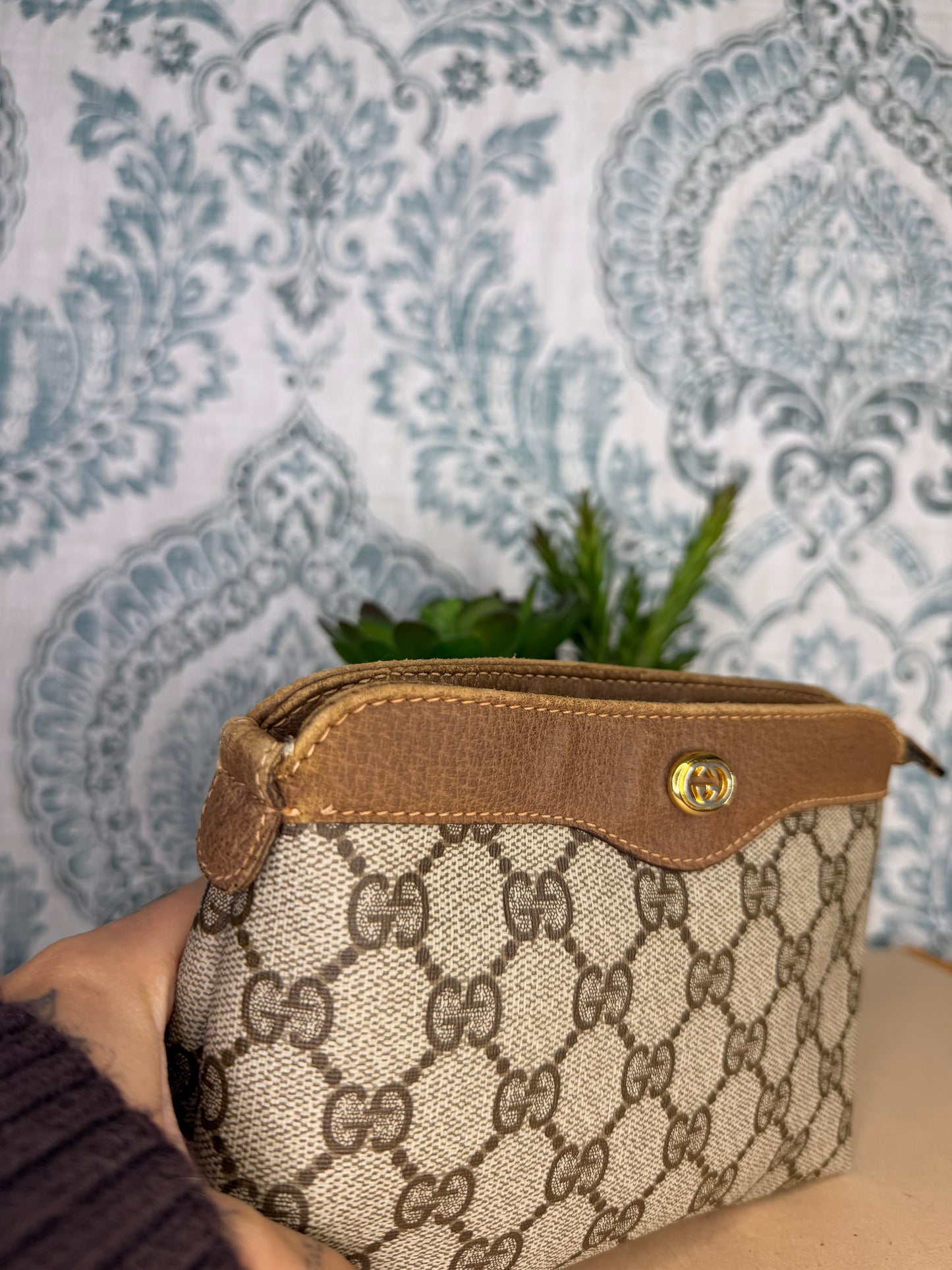 Gucci Supreme Brown Vintage Zipped Pouch