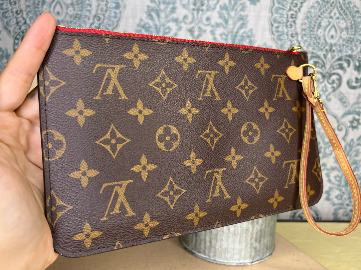 Neverfull Pouch Cherry Red