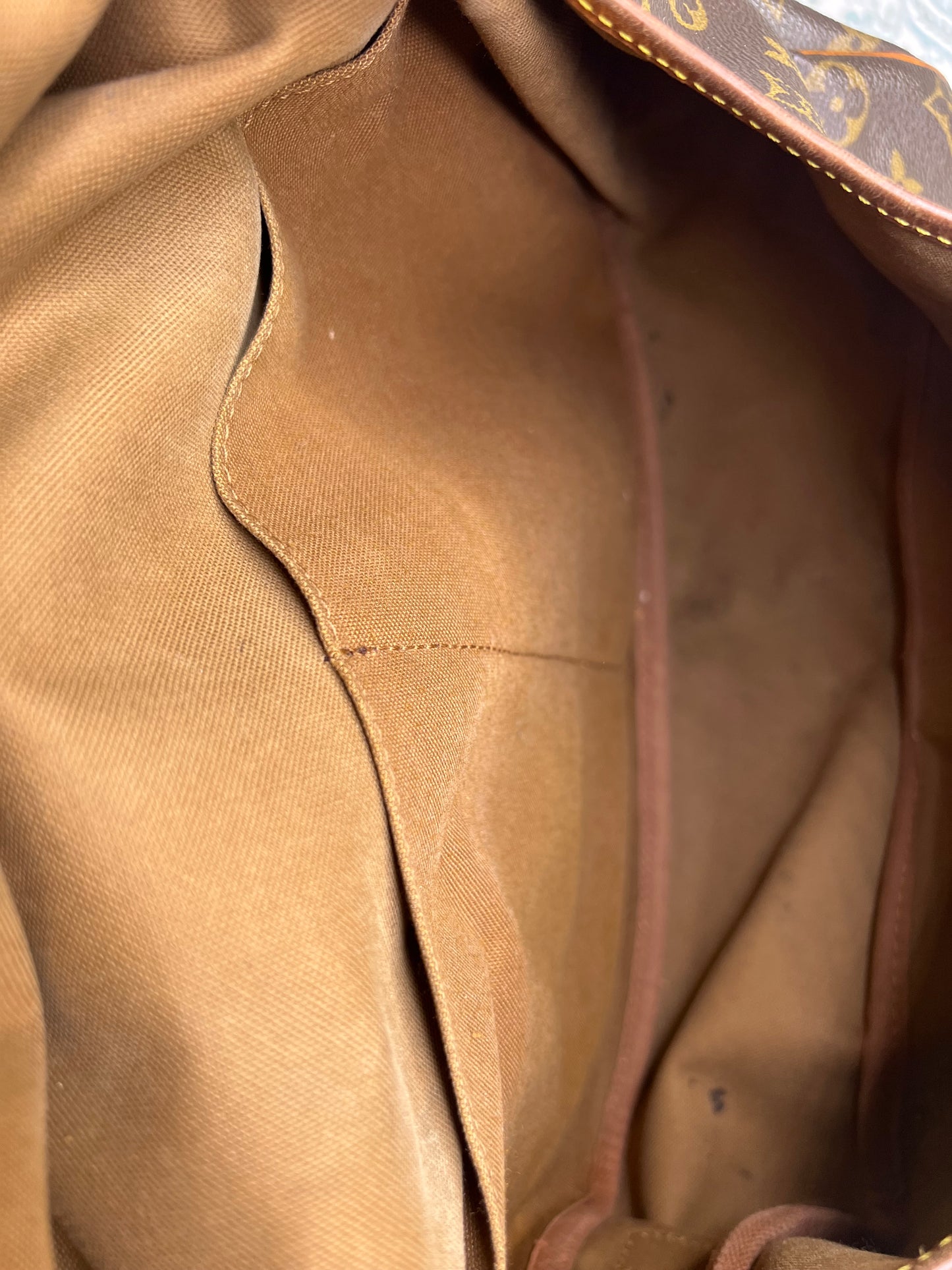 Louis Vuitton Saumur 35