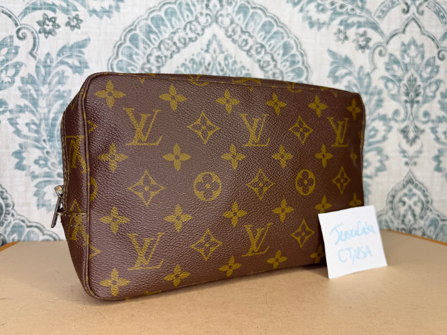 Louis Vuitton Trousse 23