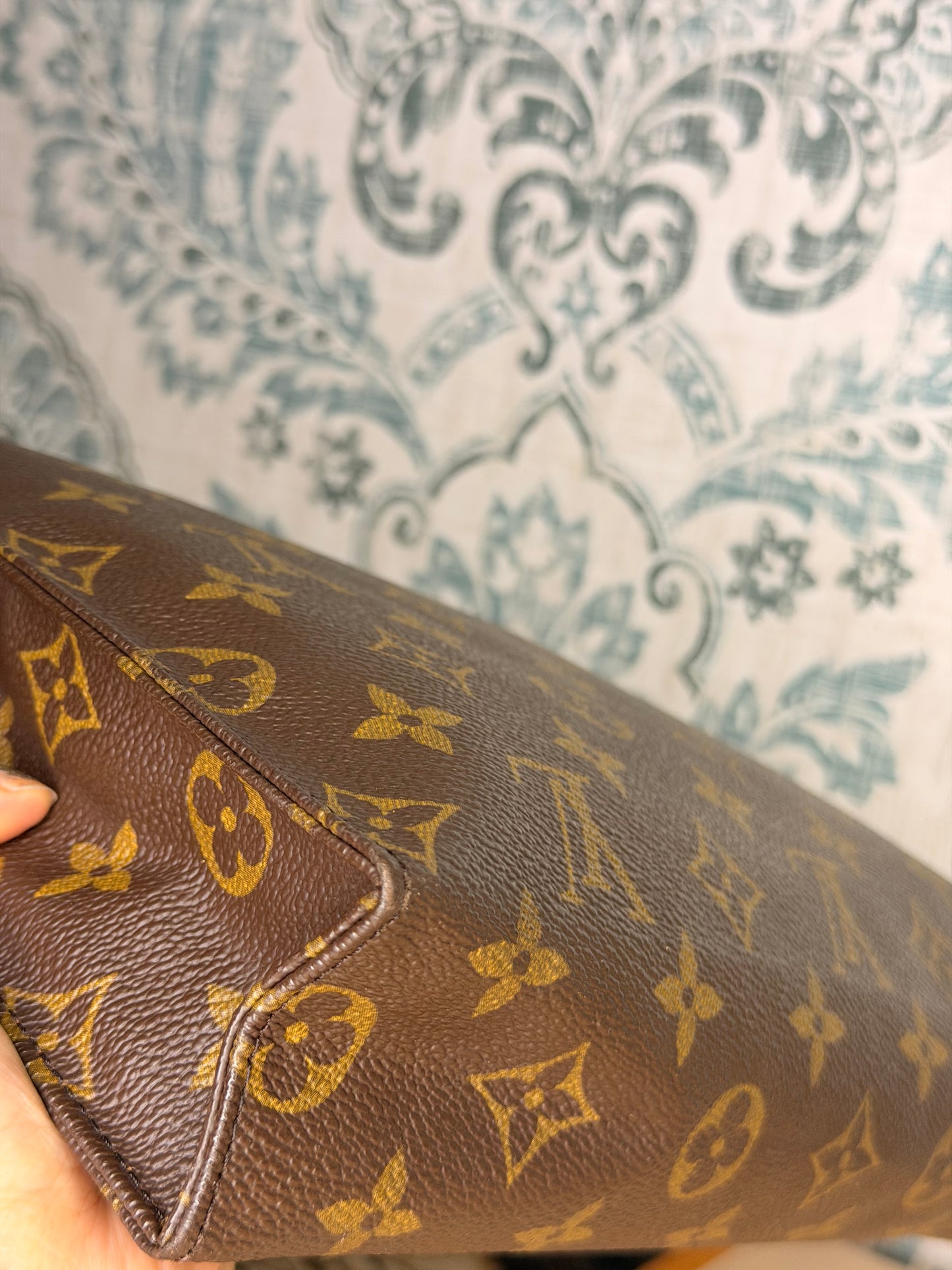 Louis Vuitton Toiletry 26