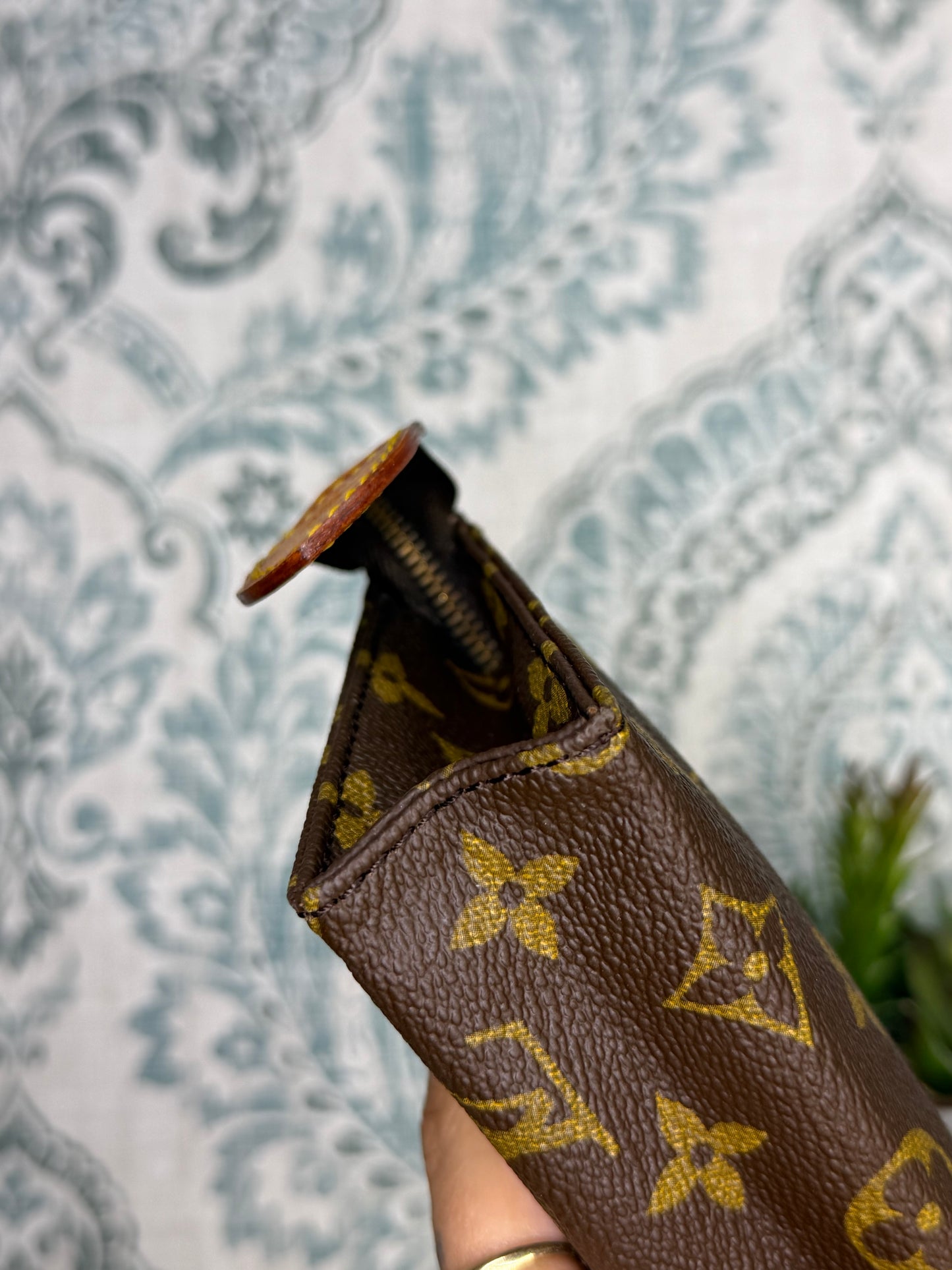 Louis Vuitton Toiletry 15