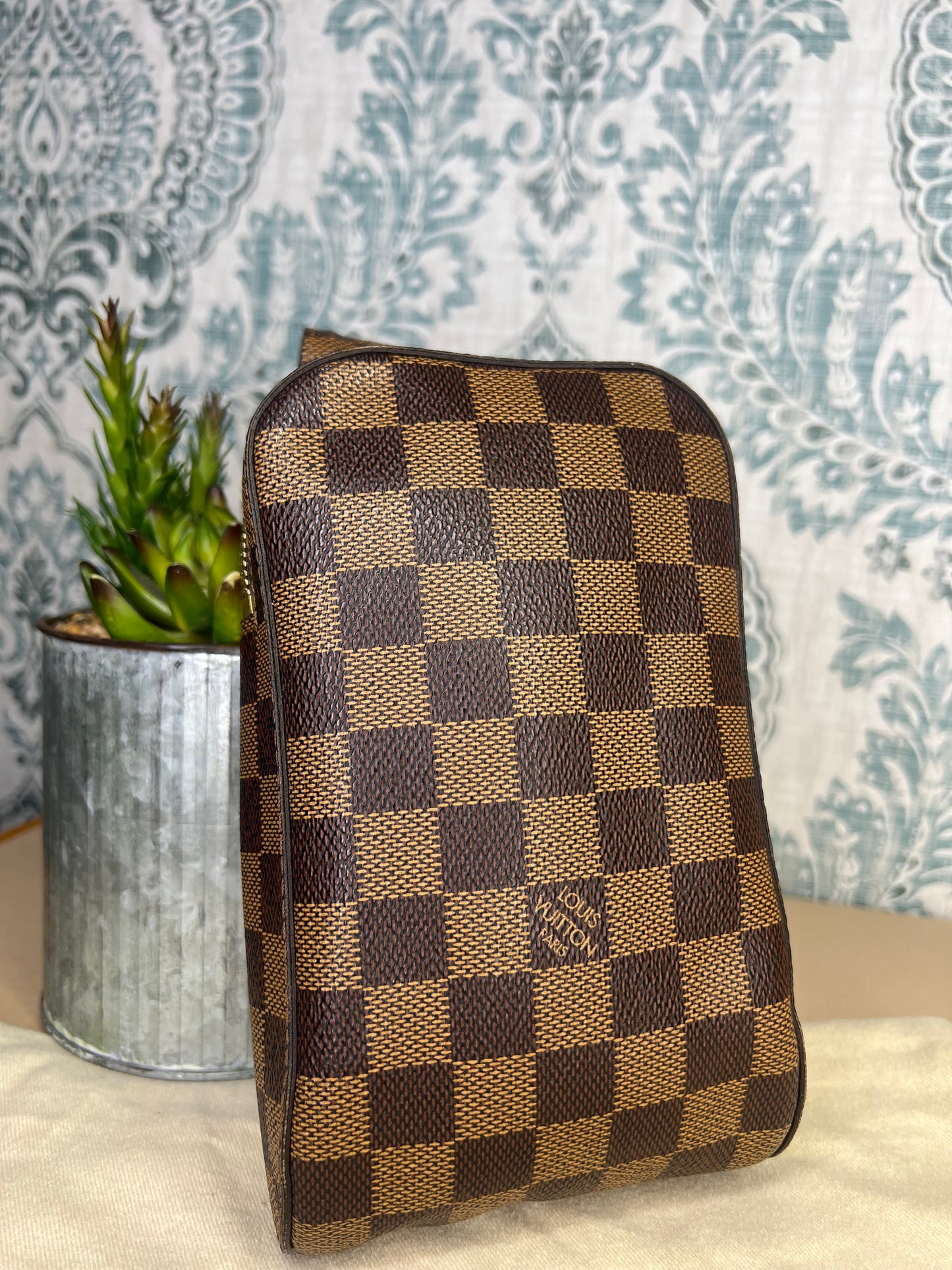 Louis Vuitton Geronimo Sling Bag