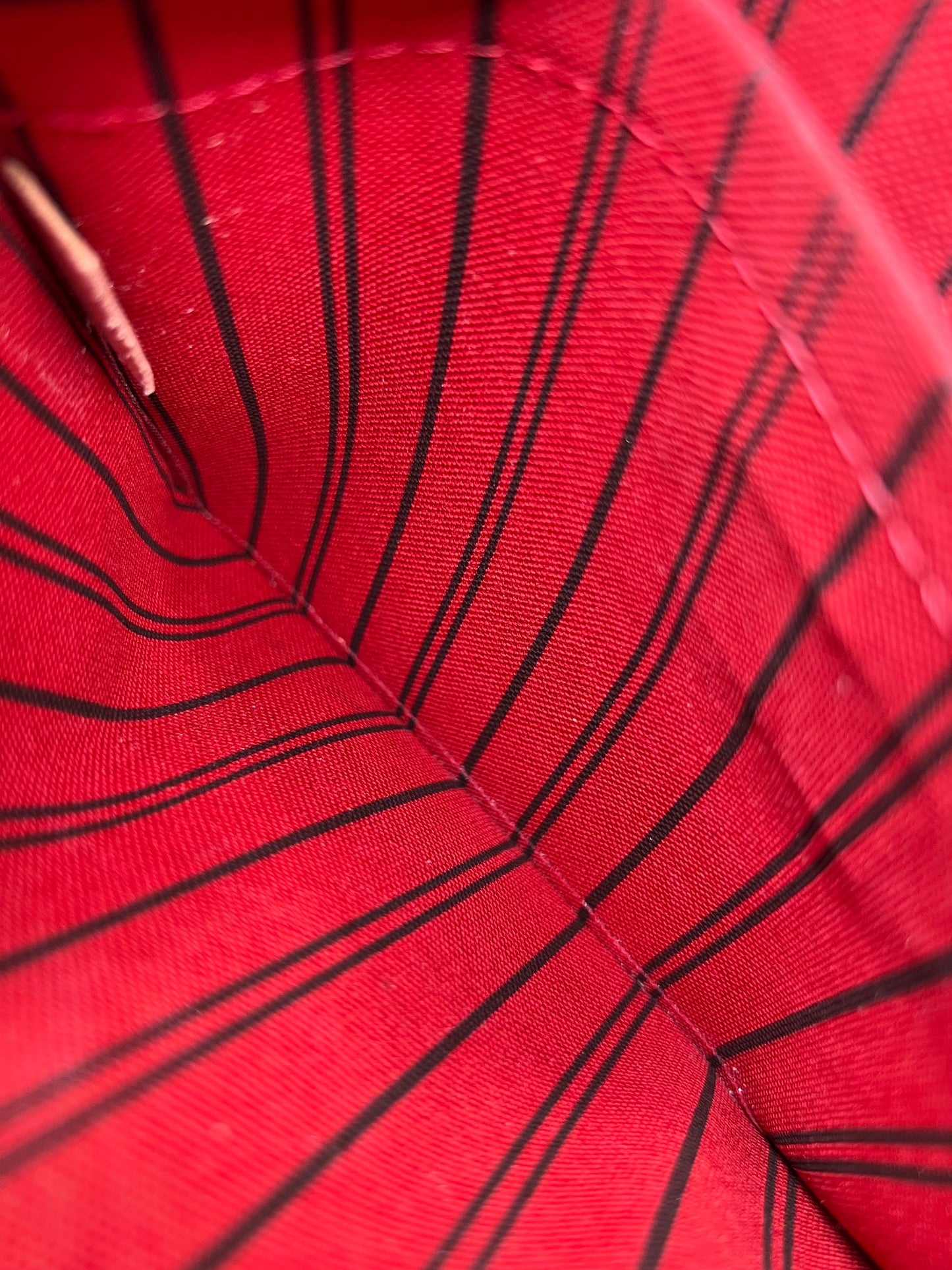 Neverfull Pouch Cherry Red