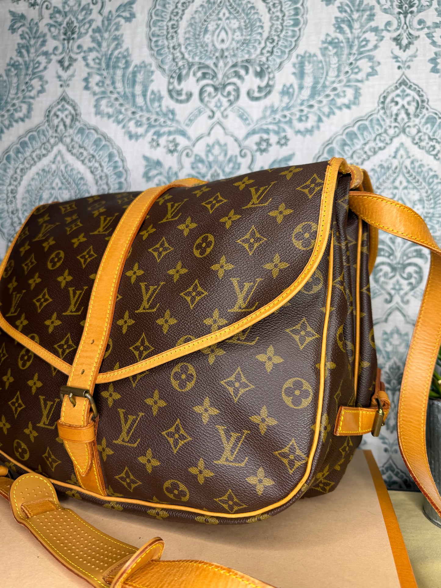 Louis Vuitton Saumur 35
