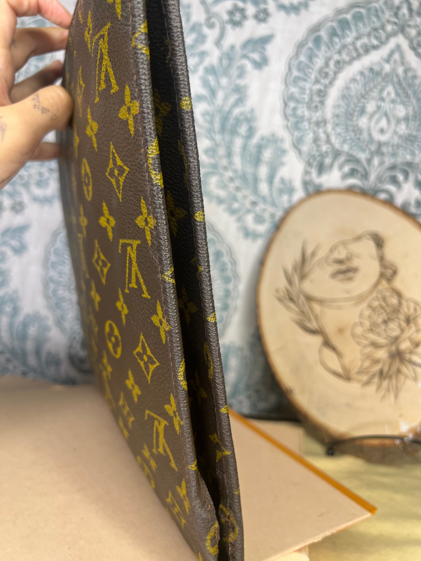 Louis Vuitton Poche Documents