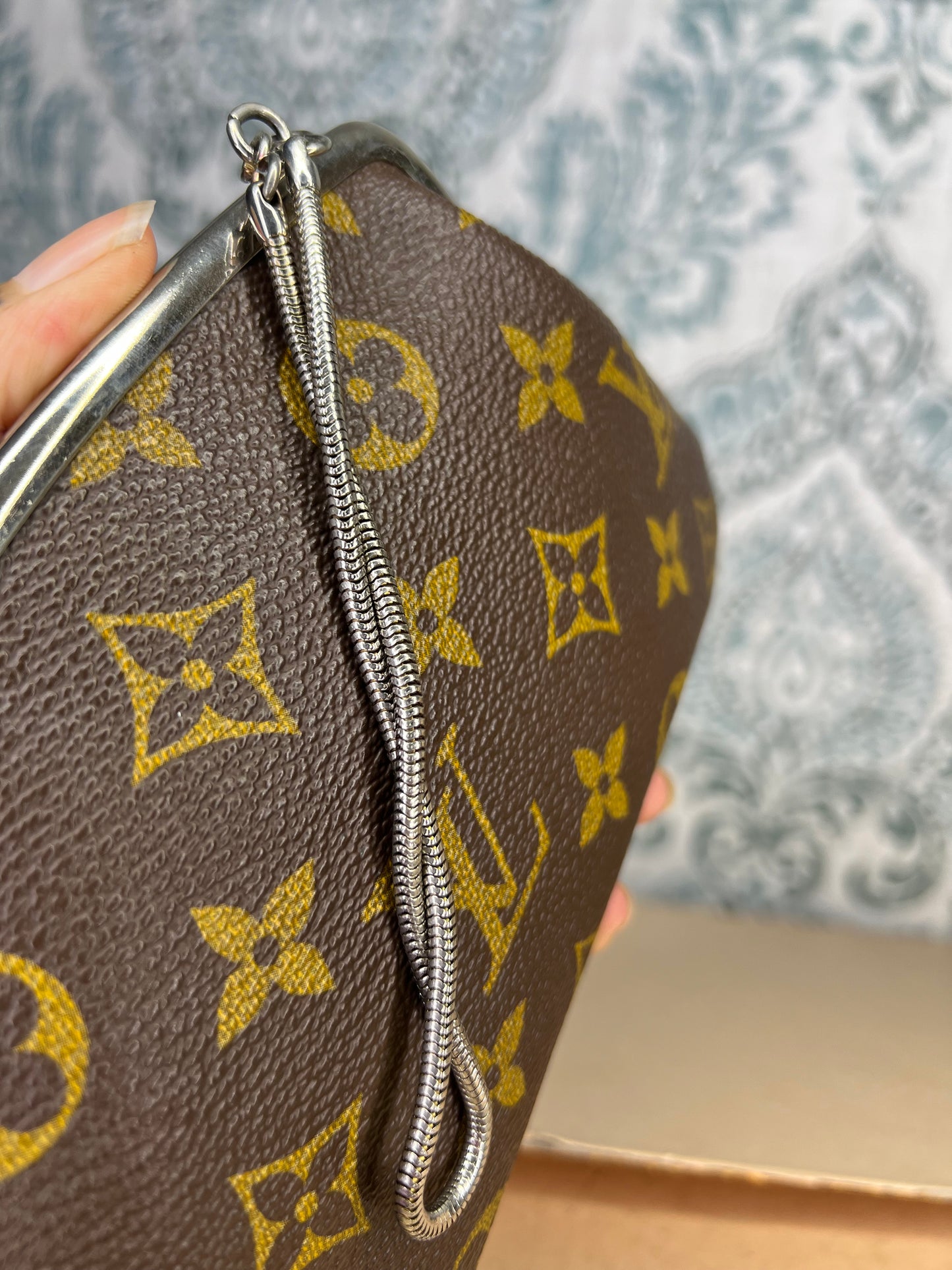Louis Vuitton Kisslock Wristlet