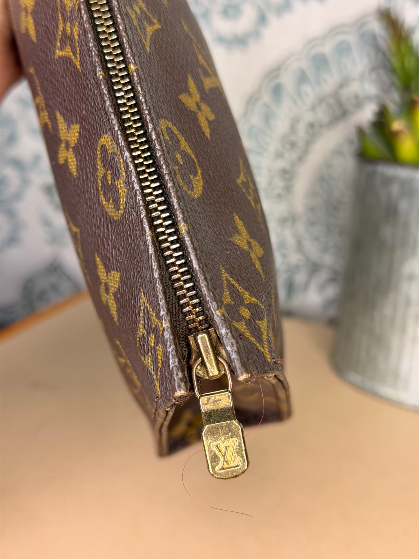 Louis Vuitton Toiletry 19